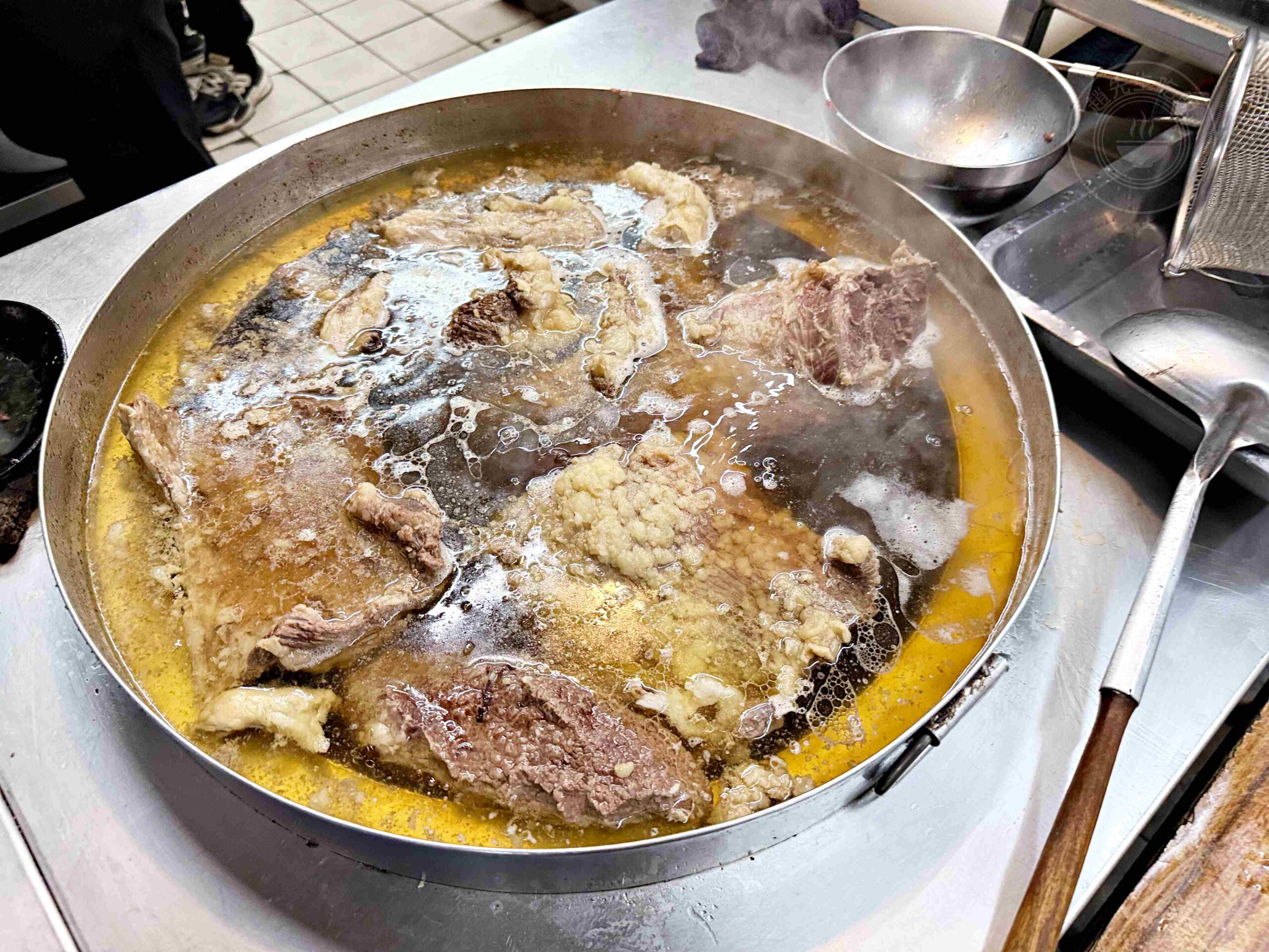 【台南美食】鬍鬚忠牛肉湯，牛肉湯順口好喝！牛肉燥飯肉量鋪滿滿推薦(菜單) @趙先生吃飯