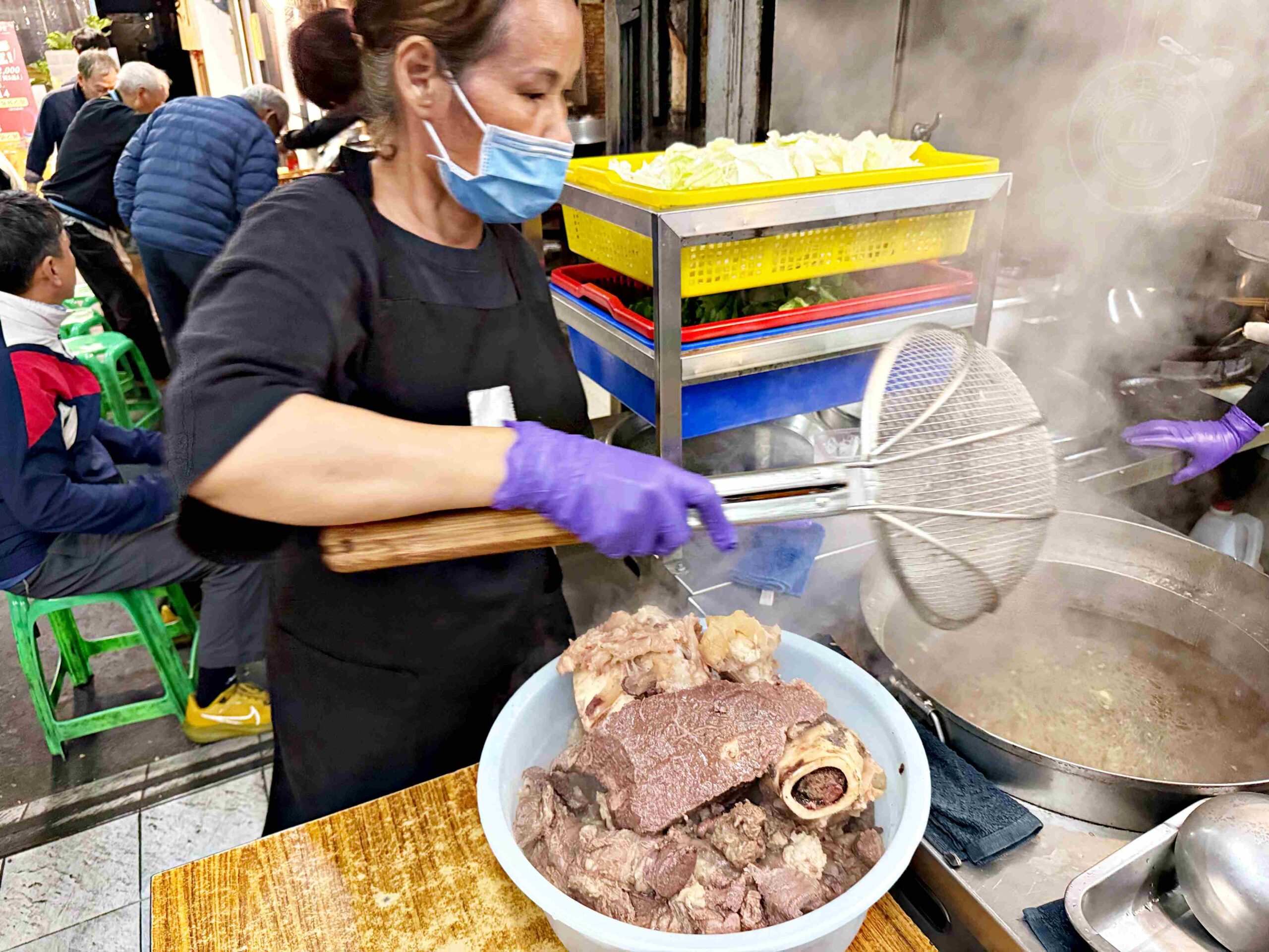 【台南美食】鬍鬚忠牛肉湯，牛肉湯順口好喝！牛肉燥飯肉量鋪滿滿推薦(菜單) @趙先生吃飯