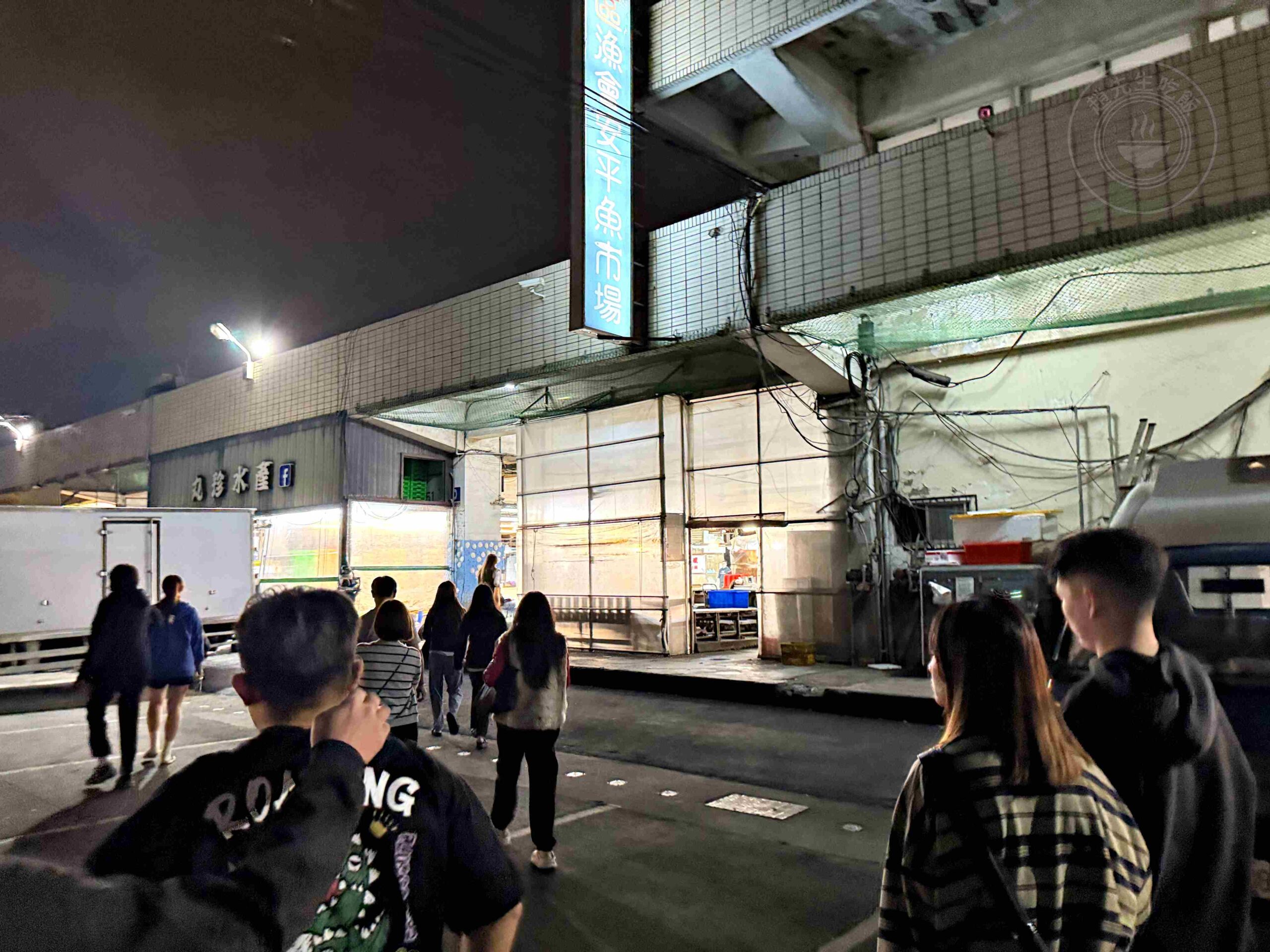 【台南美食】丸角號生魚片，半夜排隊為了超便宜生魚片推薦(菜單) @趙先生吃飯