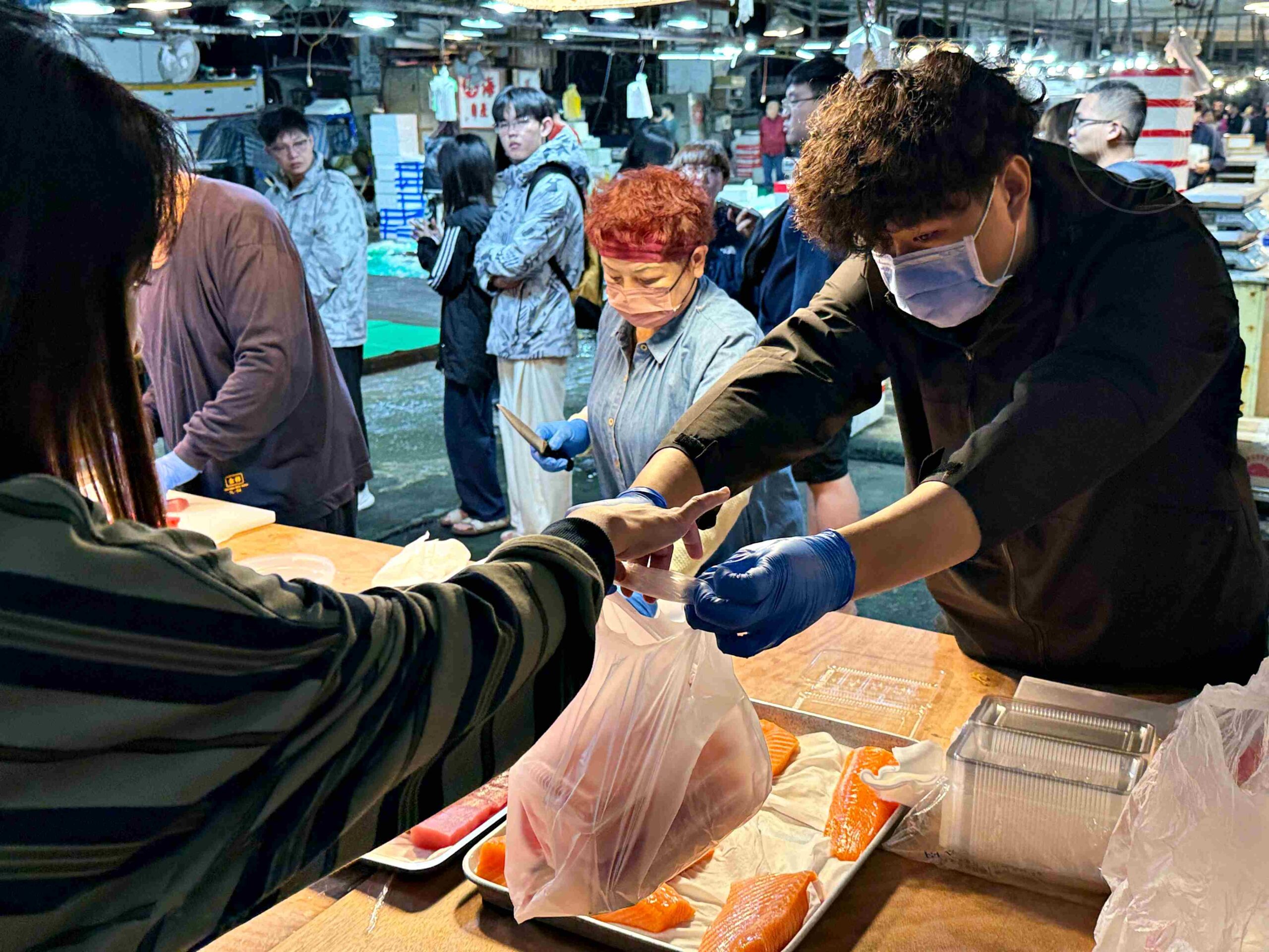 【台南美食】丸角號生魚片，半夜排隊為了超便宜生魚片推薦(菜單) @趙先生吃飯