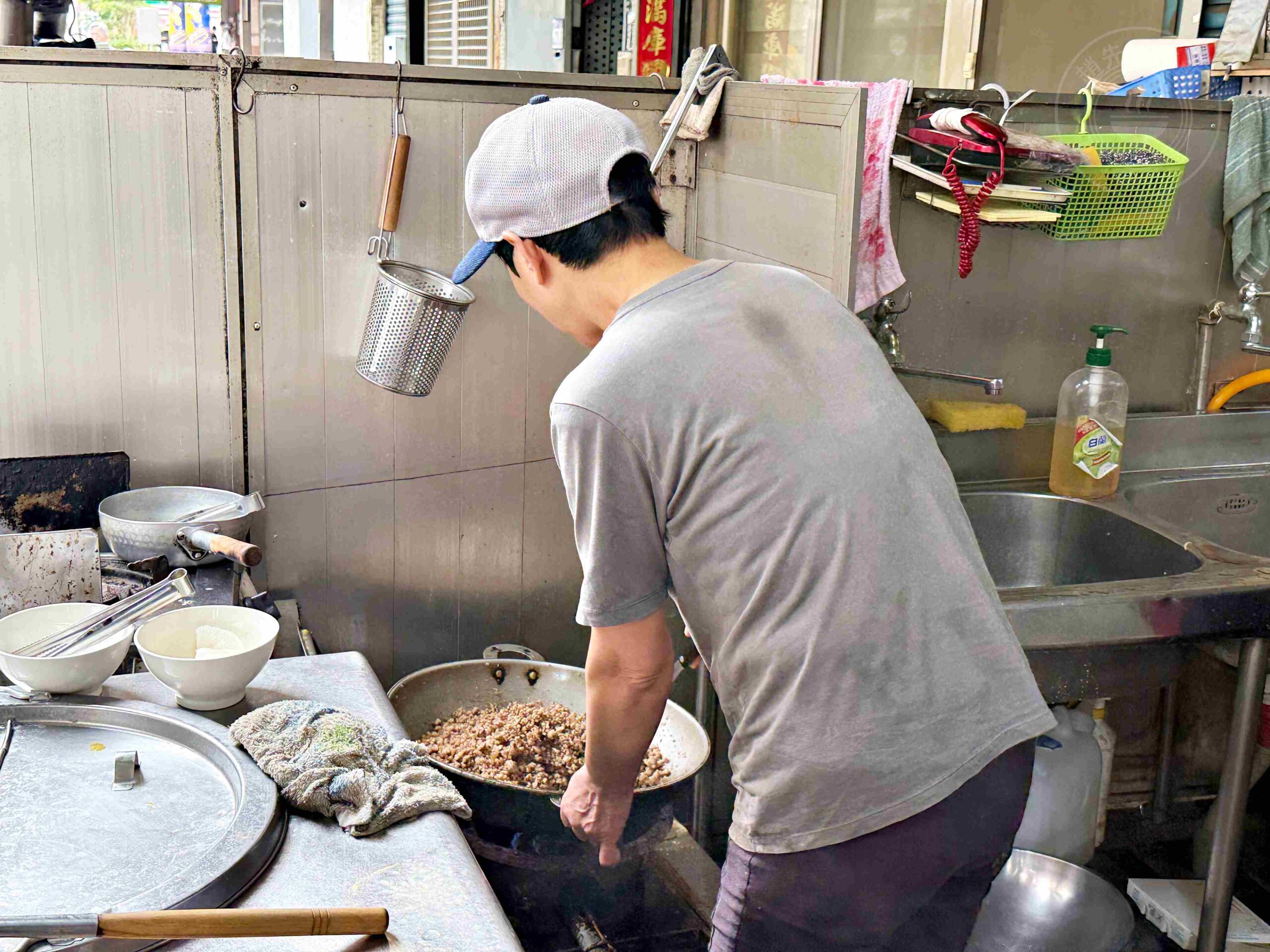 【台南美食】朗頡水餃，在地人不想說的銅板價麵食跟水餃，卻是極度好吃推薦(菜單) @趙先生吃飯