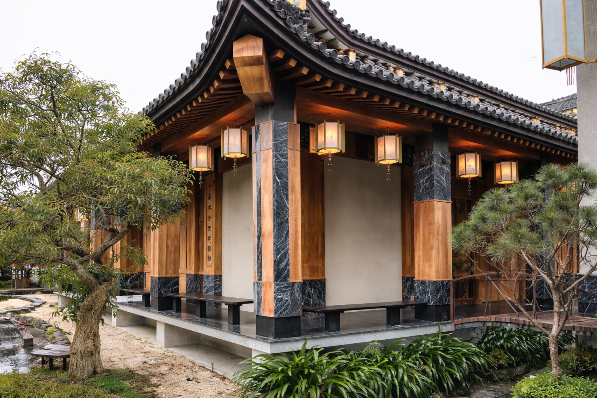 【宜蘭美食景點】《宜蘭北后寺》、《聽水咖啡》，秒飛日本免門票禪意庭園配溪景咖啡推薦(菜單) @趙先生吃飯