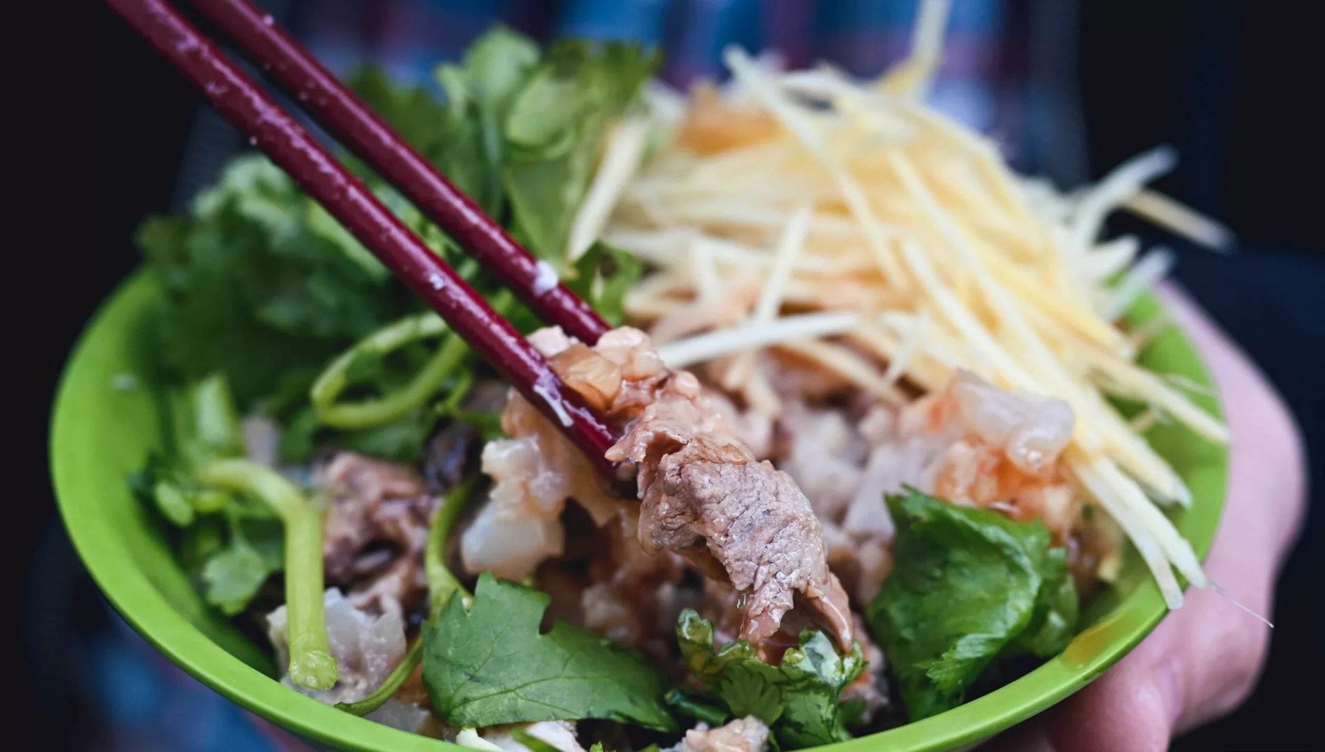 【基隆美食】兩利餛飩大王，在地人早起排隊的70年老字號，推薦乾麵與現包餛飩湯(菜單) @趙先生吃飯