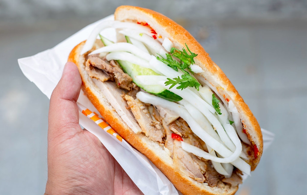 【三重美食】育婷越南法國麵包，在地人超愛的現烤超酥脆麵包，牛肉、花生都推薦(菜單) @趙先生吃飯