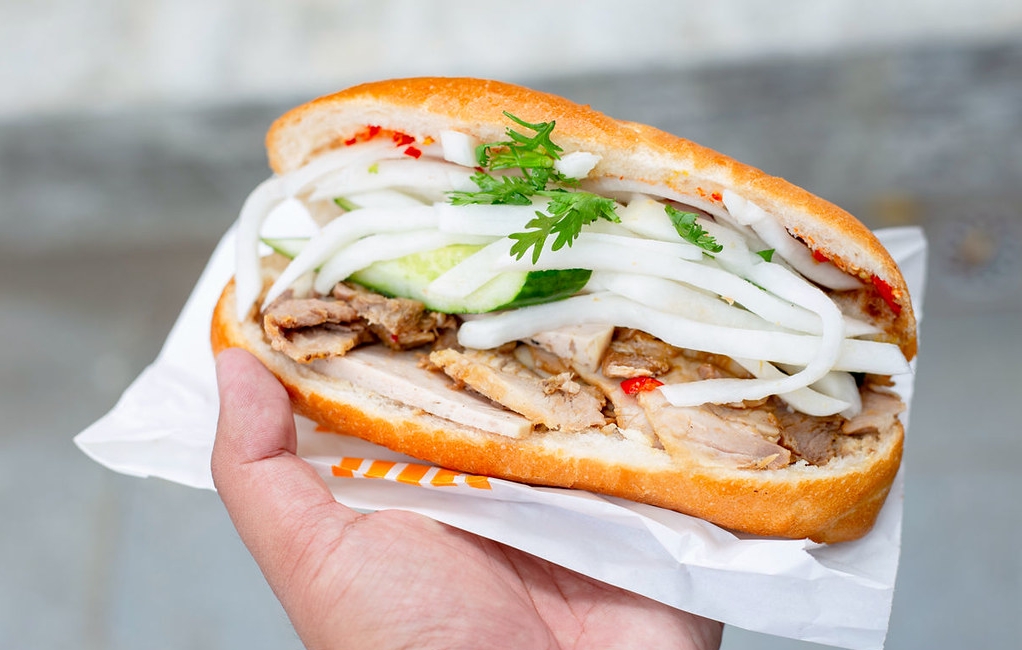 【三重美食】育婷越南法國麵包，在地人超愛的現烤超酥脆麵包，牛肉、花生都推薦(菜單) @趙先生吃飯