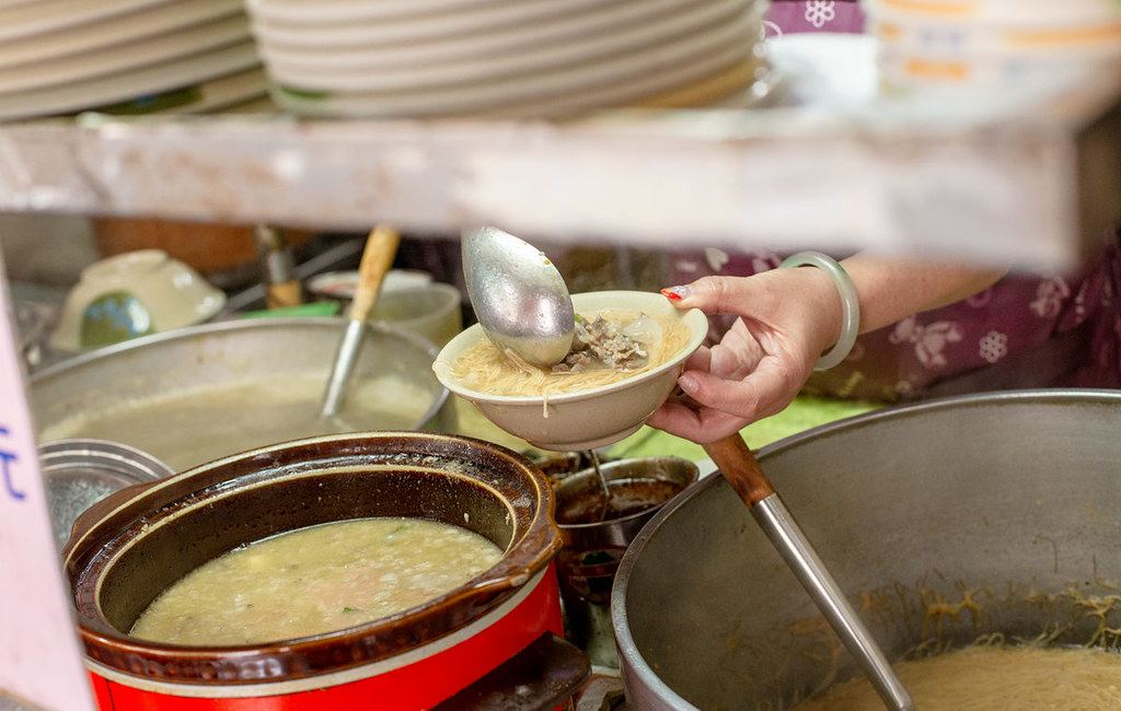 【古亭美食】阿榮羊肉飯，九層塔蒜頭醬油加到爽的在地私藏推薦(菜單) @趙先生吃飯