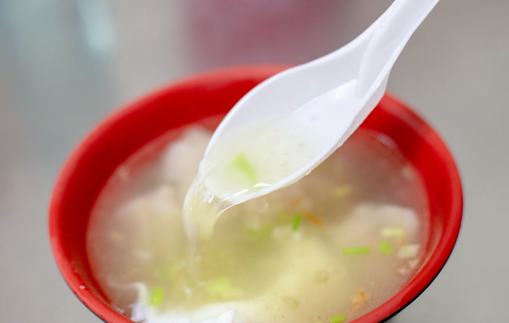 【基隆美食】兩利餛飩大王，在地人早起排隊的70年老字號，推薦乾麵與現包餛飩湯(菜單) @趙先生吃飯