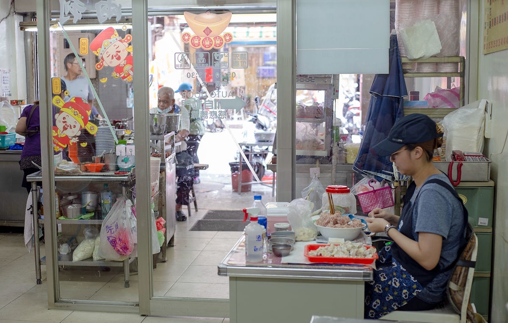 【基隆美食】兩利餛飩大王，在地人早起排隊的70年老字號，推薦乾麵與現包餛飩湯(菜單) @趙先生吃飯