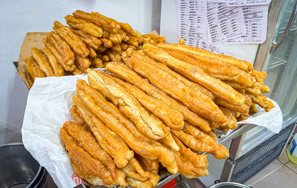 【松山美食】武記豆漿，隱藏在南京公寓市場的豆漿老店，推薦鹹飯糰、蔥燒餅油條(菜單) @趙先生吃飯