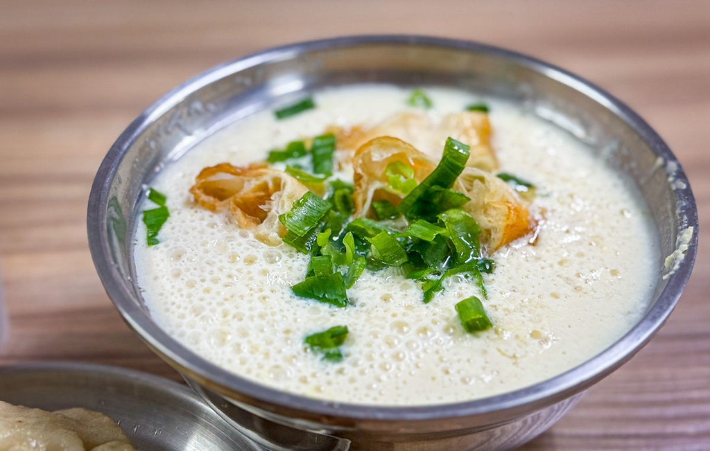 【松山美食】武記豆漿，隱藏在南京公寓市場的豆漿老店，推薦鹹飯糰、蔥燒餅油條(菜單) @趙先生吃飯