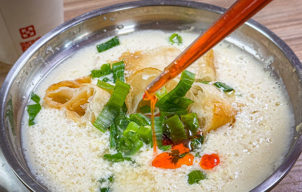 【松山美食】武記豆漿，隱藏在南京公寓市場的豆漿老店，推薦鹹飯糰、蔥燒餅油條(菜單) @趙先生吃飯