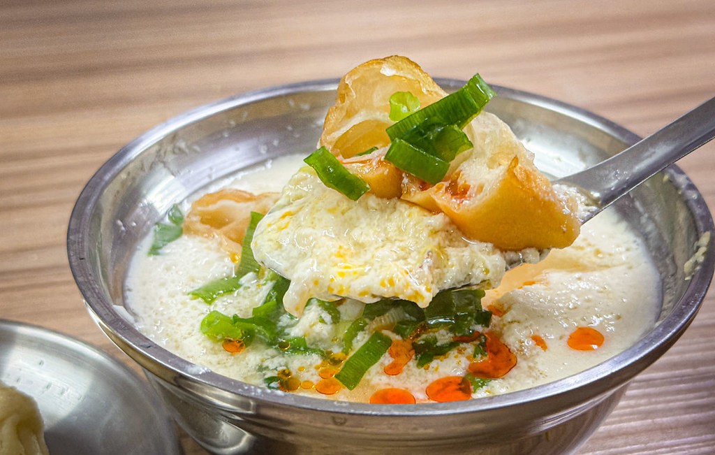 【松山美食】武記豆漿，隱藏在南京公寓市場的豆漿老店，推薦鹹飯糰、蔥燒餅油條(菜單) @趙先生吃飯