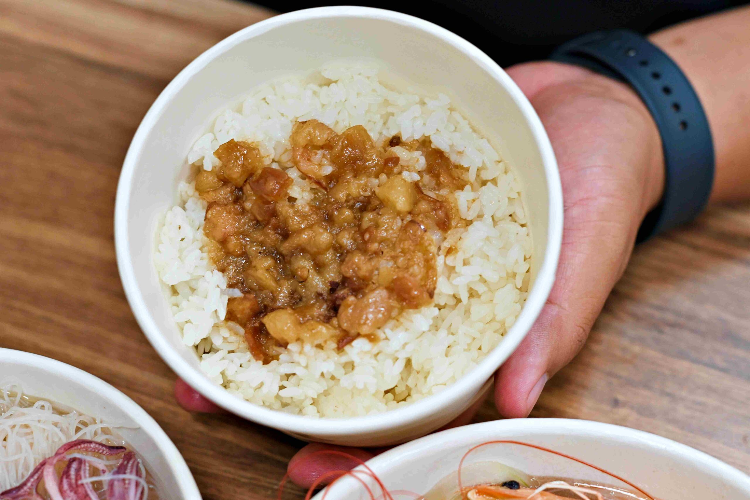 【萬里美食】漁聞樂小卷米粉，99元有8隻小卷米粉湯、滷肉飯超強吃到飽(菜單) @趙先生吃飯