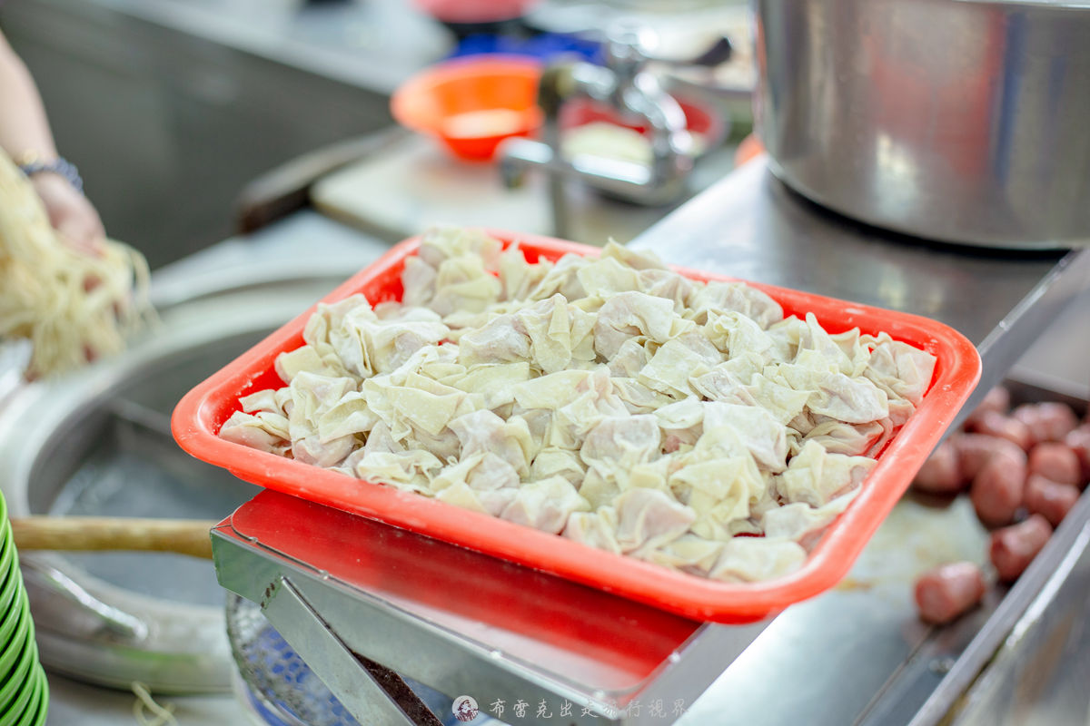 【基隆美食】兩利餛飩大王，在地人早起排隊的70年老字號，推薦乾麵與現包餛飩湯(菜單) @趙先生吃飯