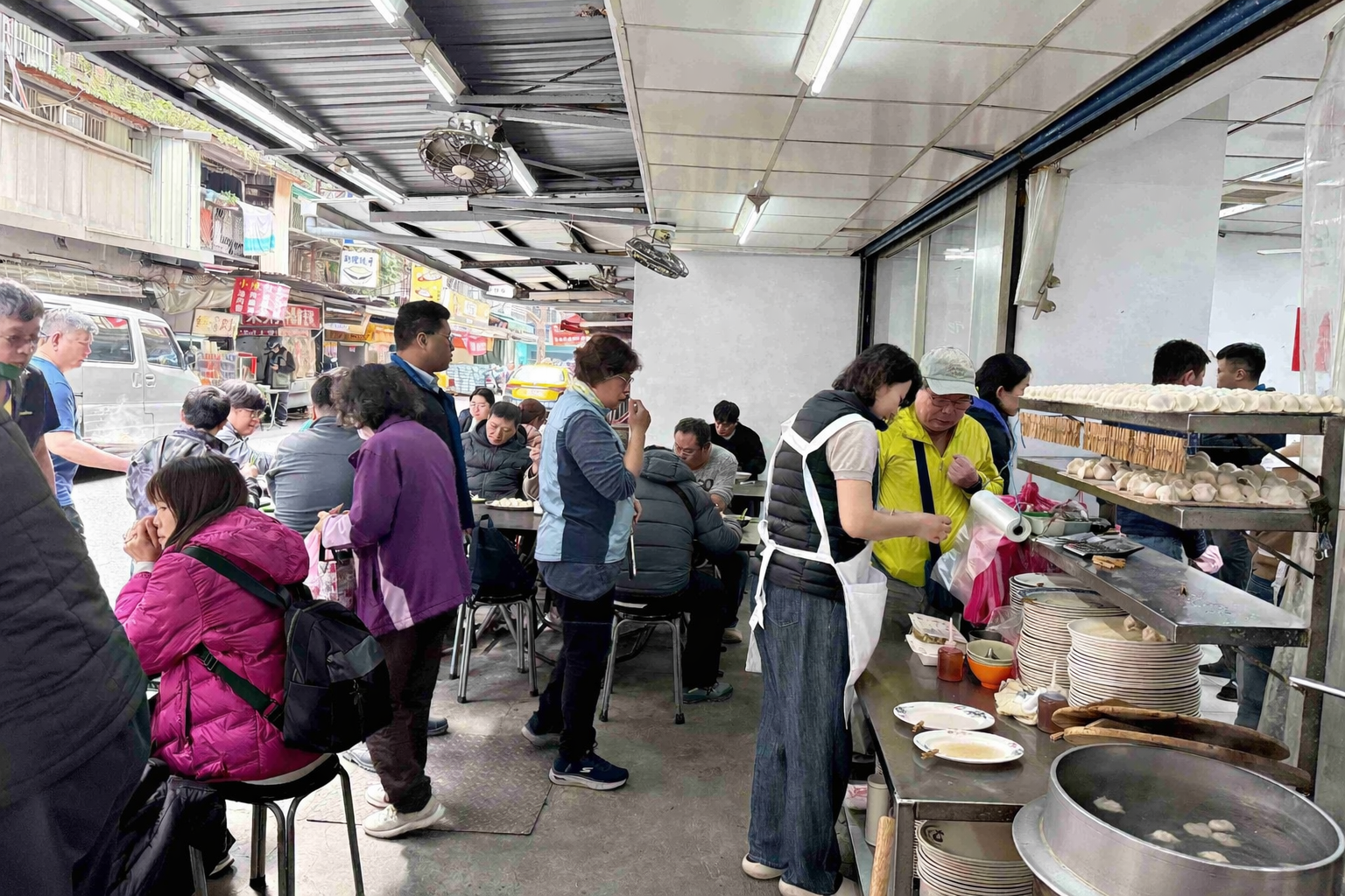 【三重美食】曾記花枝羹，米粉炒好吃，厚實花枝羹也必點，還可以加湯推薦(菜單) @趙先生吃飯