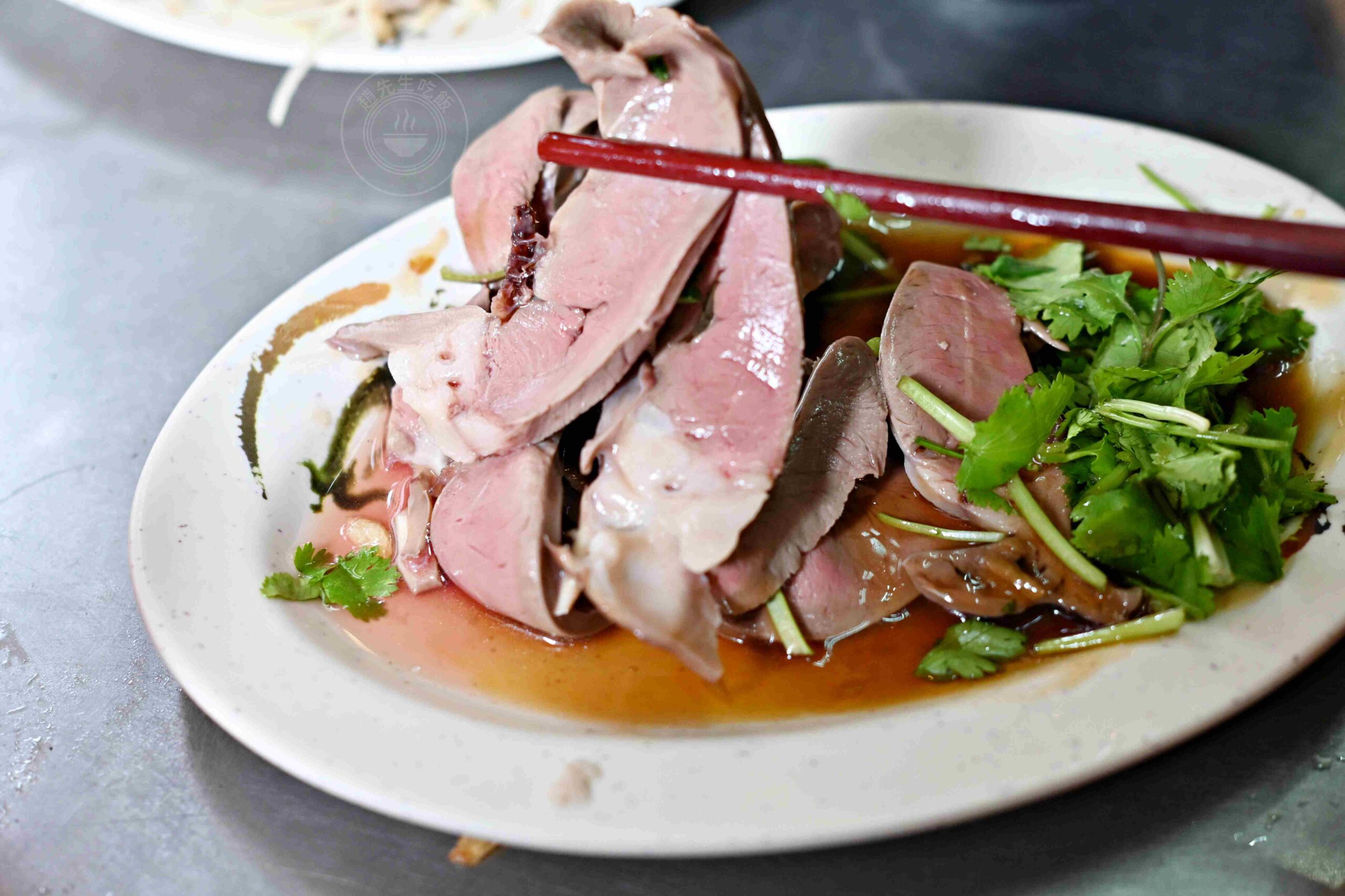 【基隆美食】兩利餛飩大王，在地人早起排隊的70年老字號，推薦乾麵與現包餛飩湯(菜單) @趙先生吃飯