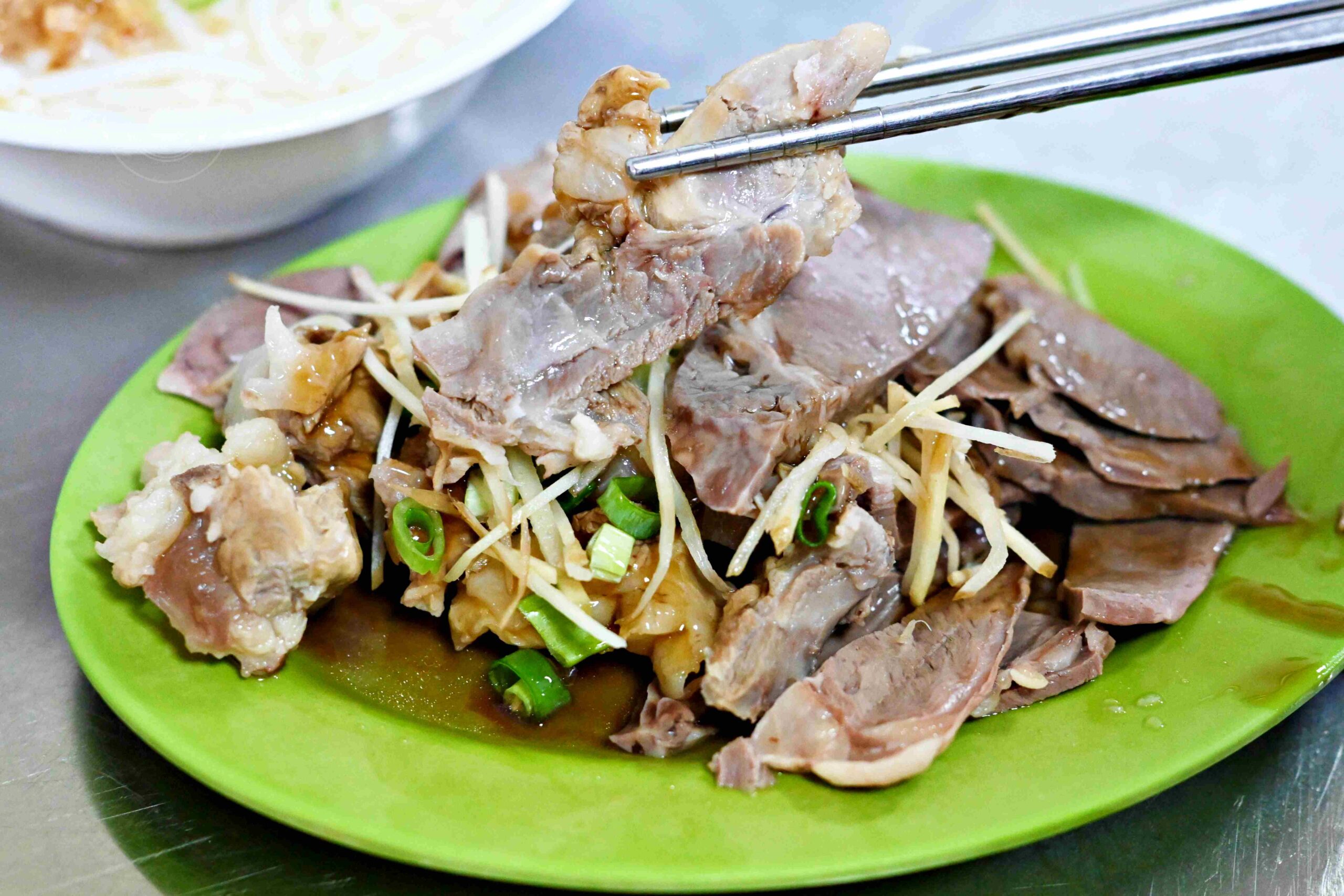 【信義區美食】阿月米粉湯-吳興商圈，隱藏在傳統市場的在地米粉湯早午餐(推薦) @趙先生吃飯