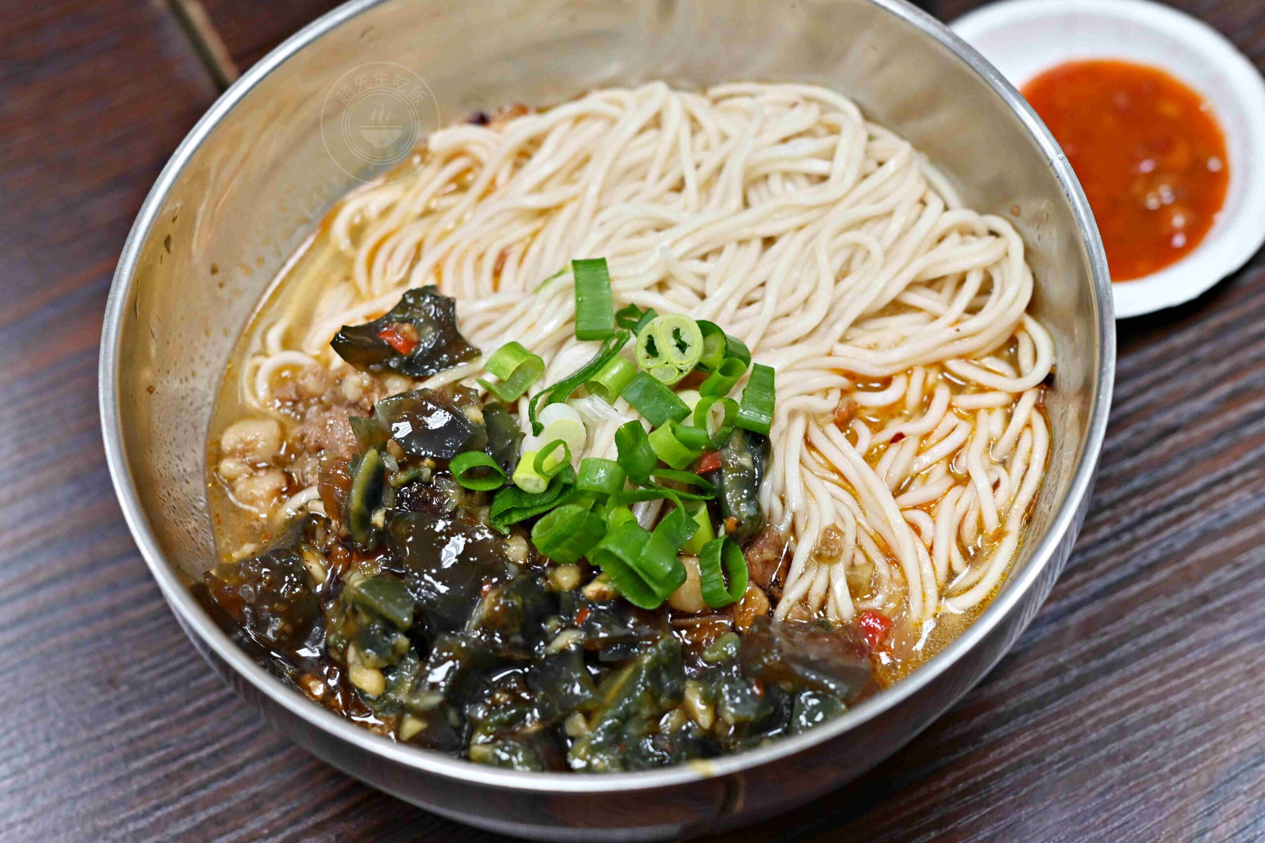 【信義區美食】賀加小吃店，現點現做臘味煲仔飯、皮蛋麵超香濃推薦(菜單) @趙先生吃飯