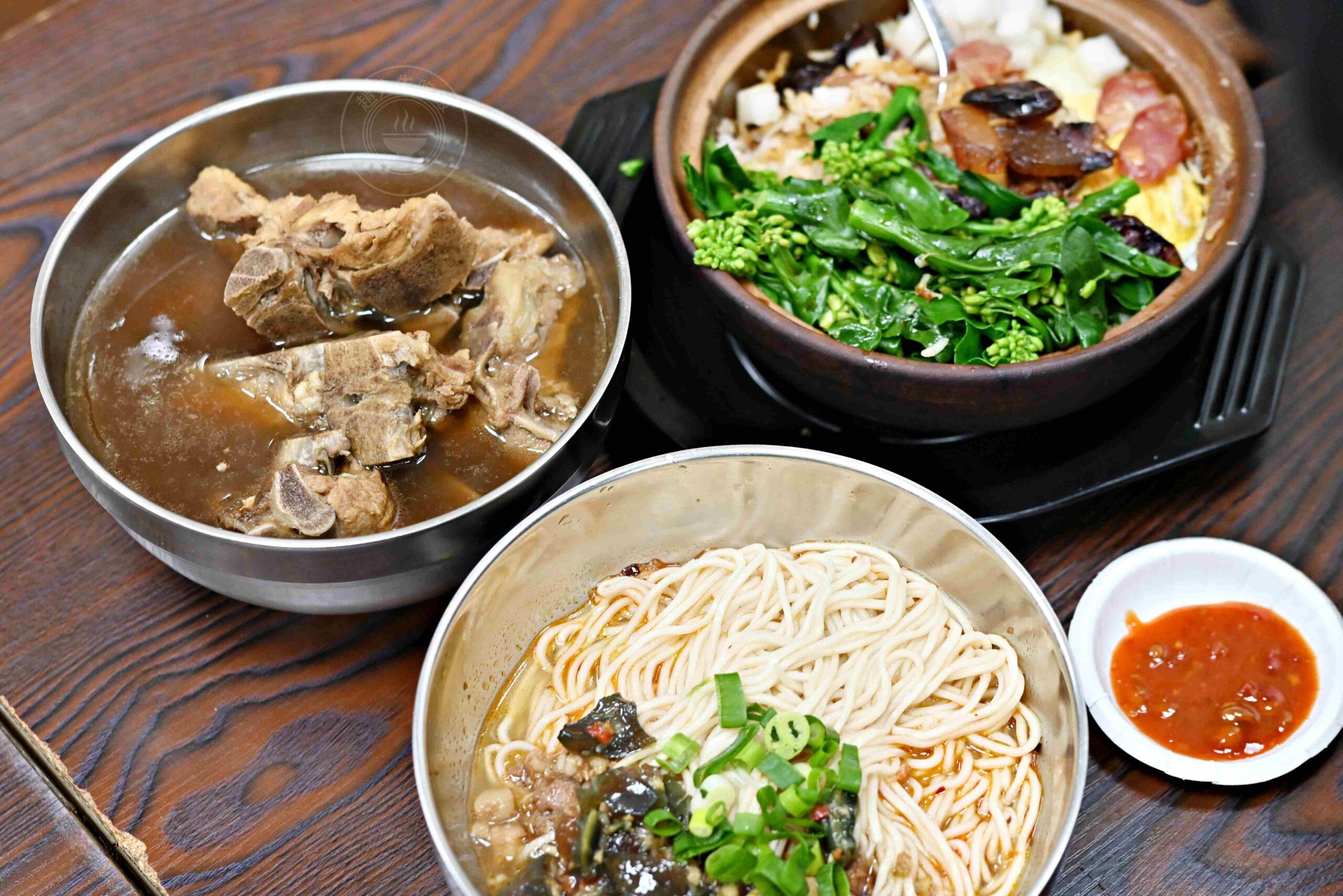 【信義區美食】賀加小吃店，現點現做臘味煲仔飯、皮蛋麵超香濃推薦(菜單) @趙先生吃飯