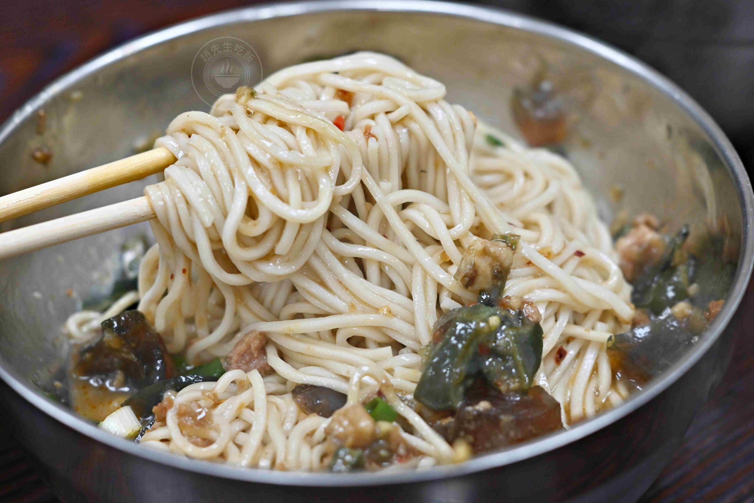 【信義區美食】賀加小吃店，現點現做臘味煲仔飯、皮蛋麵超香濃推薦(菜單) @趙先生吃飯