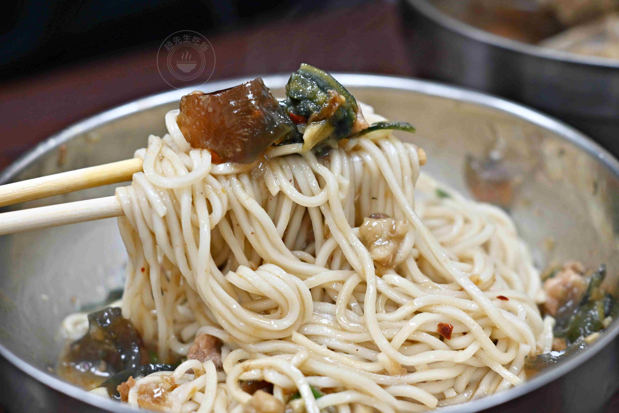 【信義區美食】賀加小吃店，現點現做臘味煲仔飯、皮蛋麵超香濃推薦(菜單) @趙先生吃飯