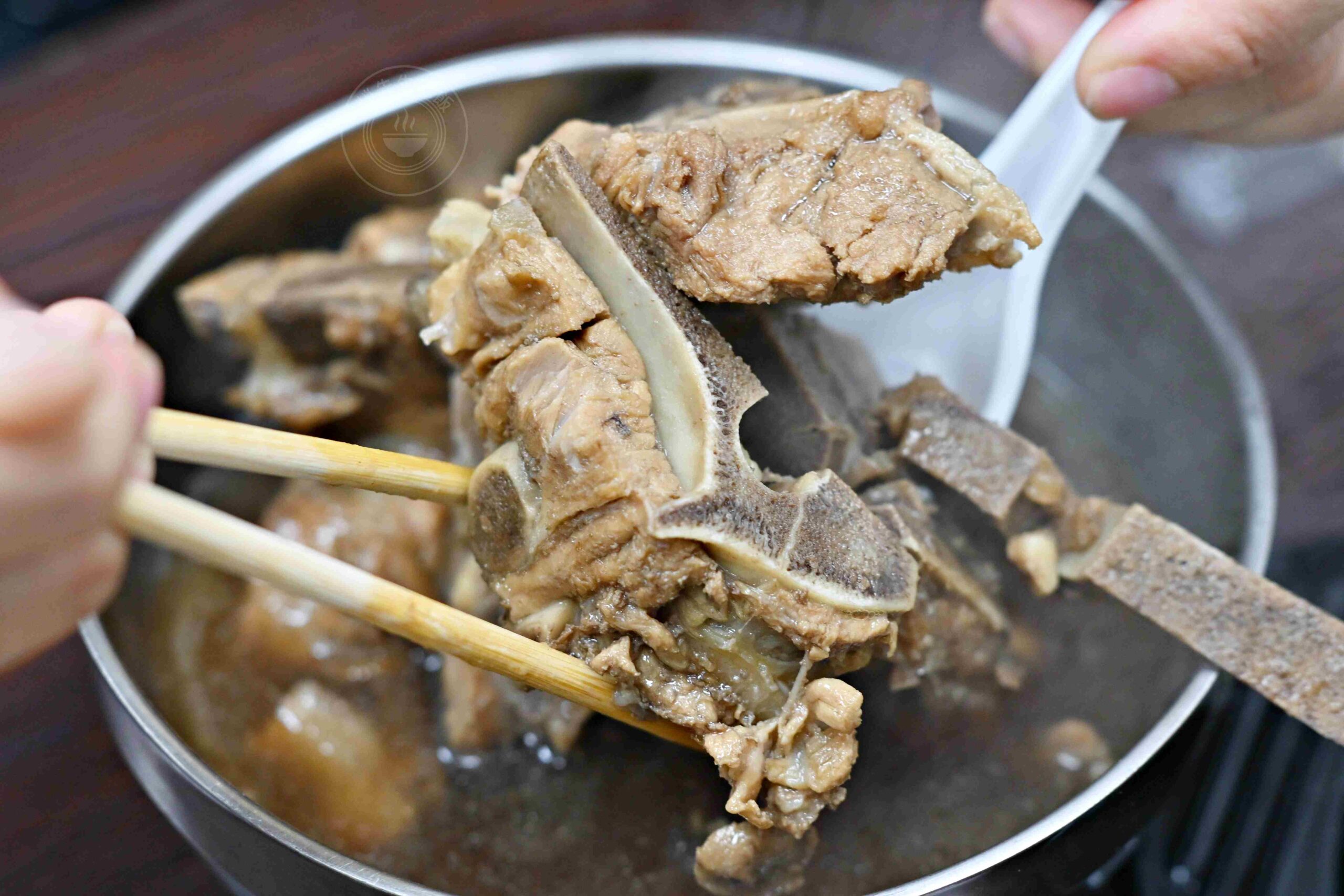 【信義區美食】賀加小吃店，現點現做臘味煲仔飯、皮蛋麵超香濃推薦(菜單) @趙先生吃飯