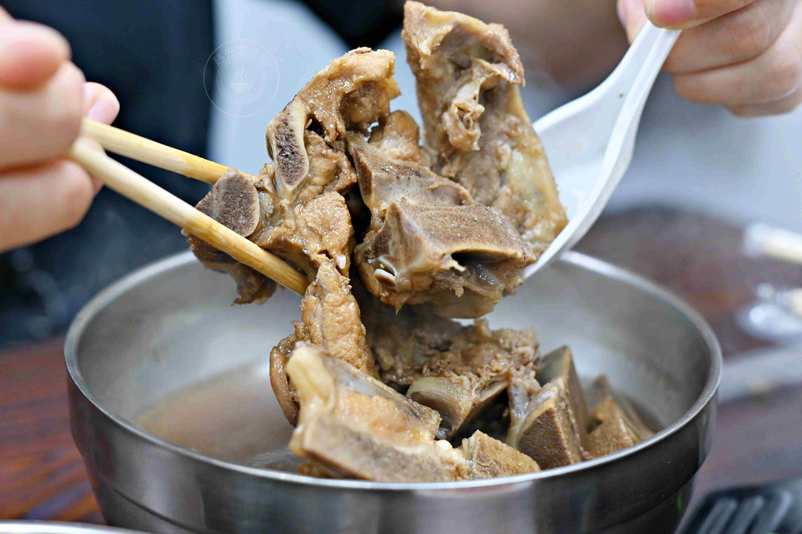 【信義區美食】賀加小吃店，現點現做臘味煲仔飯、皮蛋麵超香濃推薦(菜單) @趙先生吃飯