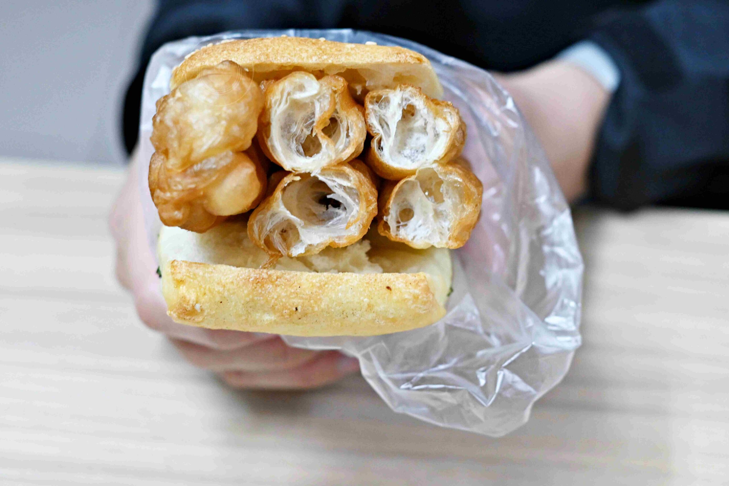 【松山美食】武記豆漿，隱藏在南京公寓市場的豆漿老店，推薦鹹飯糰、蔥燒餅油條(菜單) @趙先生吃飯