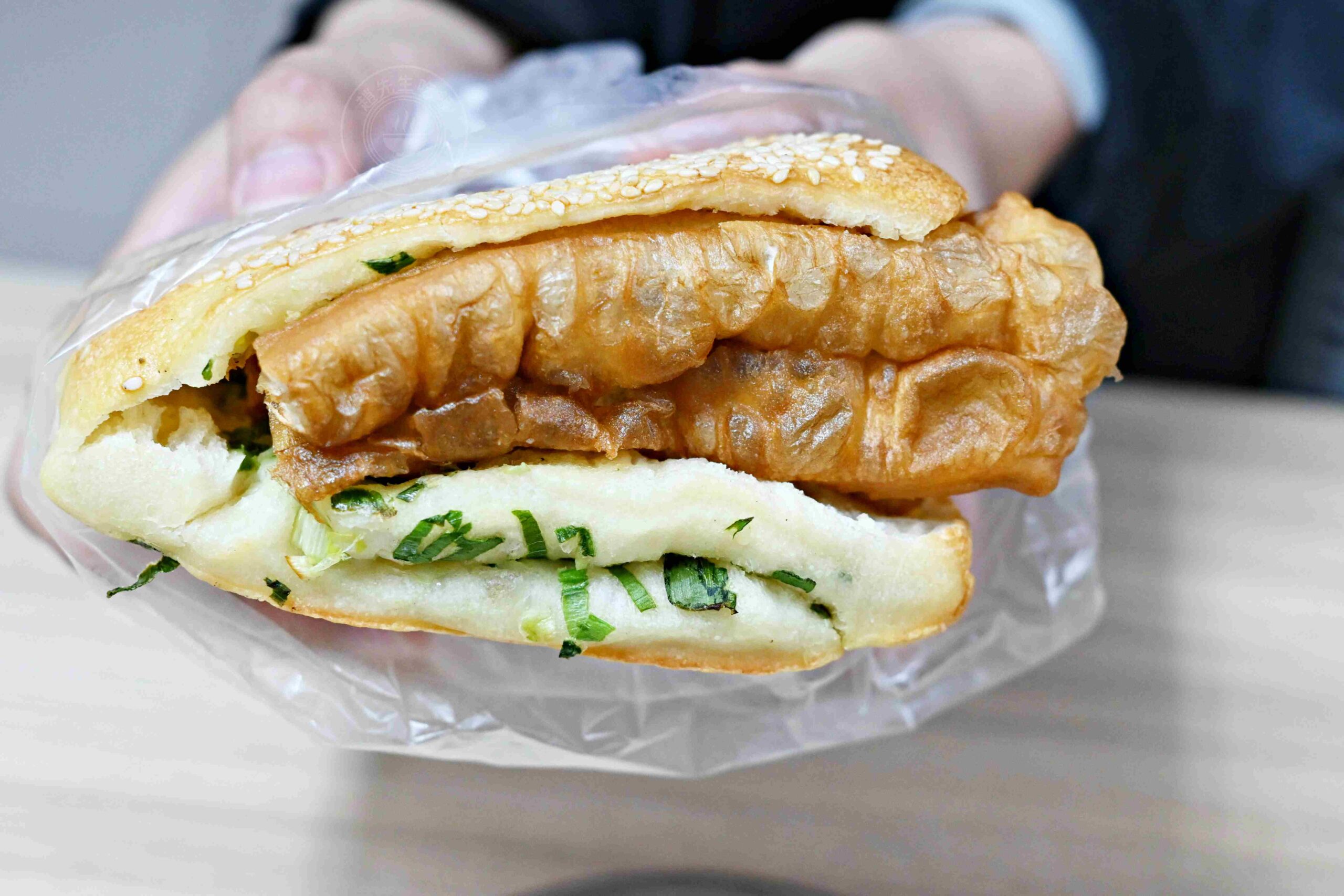 【松山美食】武記豆漿，隱藏在南京公寓市場的豆漿老店，推薦鹹飯糰、蔥燒餅油條(菜單) @趙先生吃飯