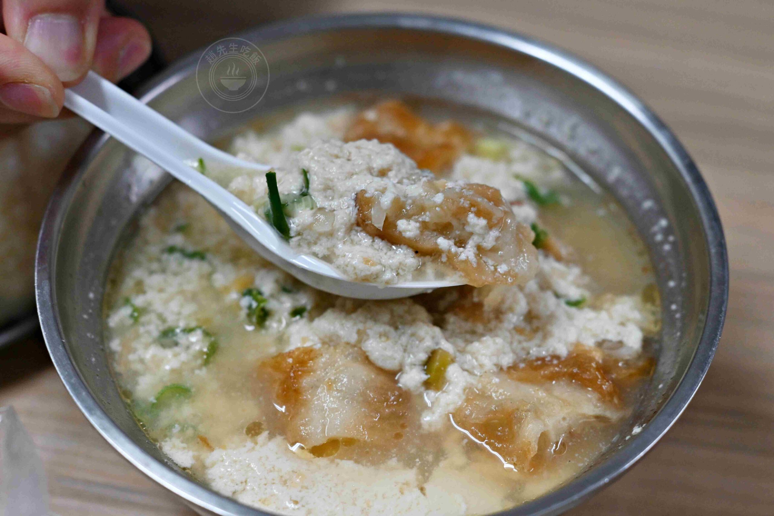 【松山美食】武記豆漿，隱藏在南京公寓市場的豆漿老店，推薦鹹飯糰、蔥燒餅油條(菜單) @趙先生吃飯