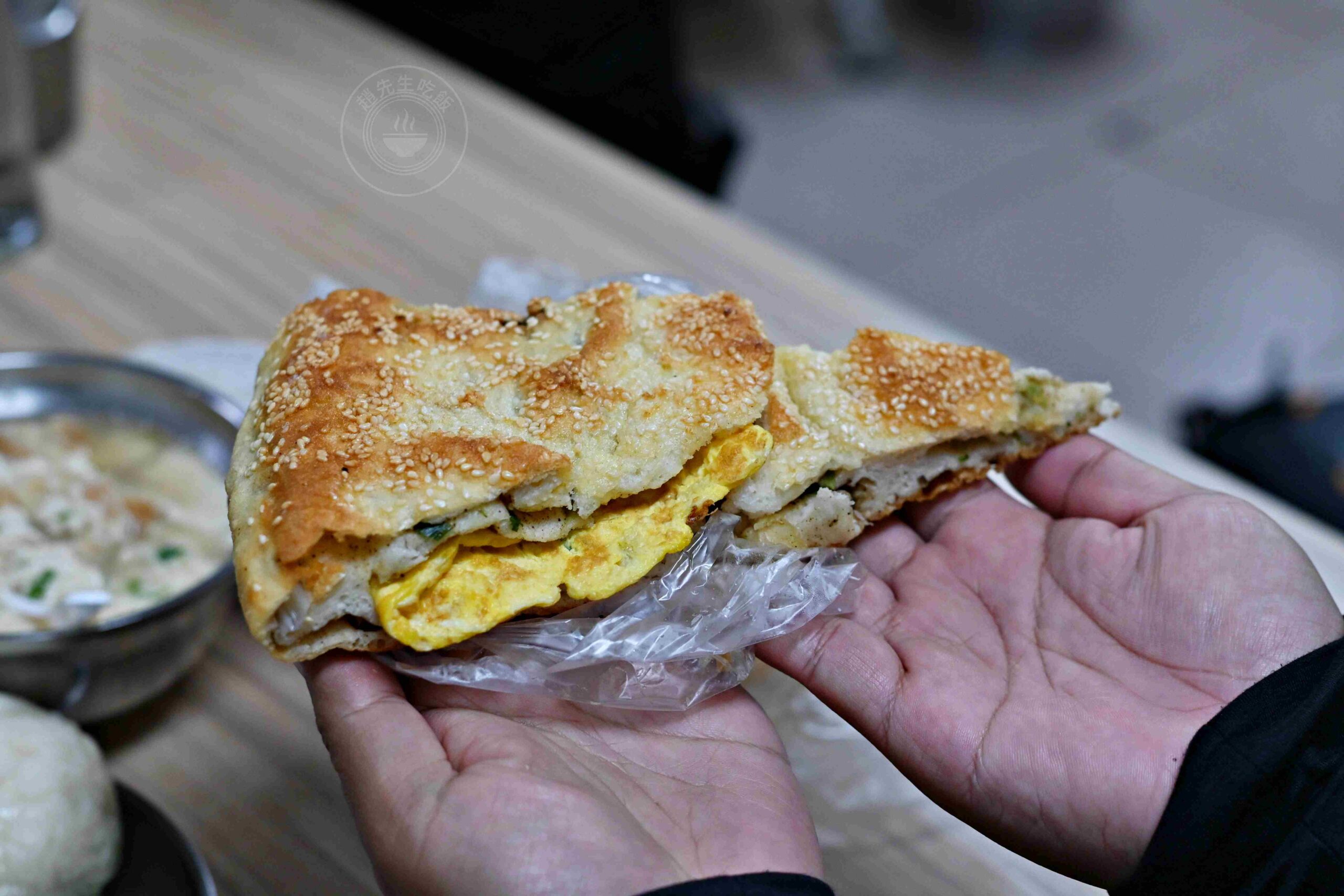 【松山美食】武記豆漿，隱藏在南京公寓市場的豆漿老店，推薦鹹飯糰、蔥燒餅油條(菜單) @趙先生吃飯