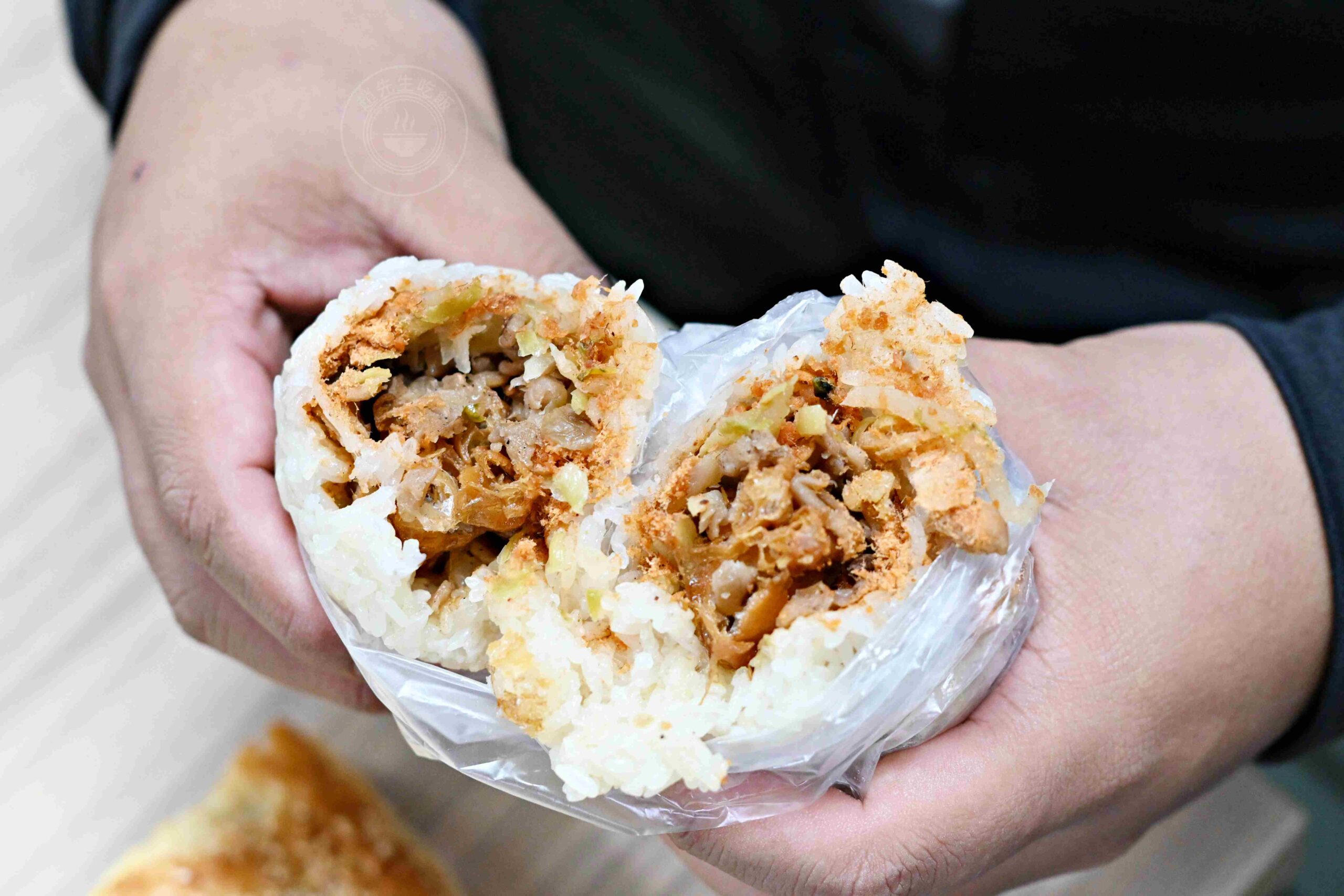 【松山美食】武記豆漿，隱藏在南京公寓市場的豆漿老店，推薦鹹飯糰、蔥燒餅油條(菜單) @趙先生吃飯