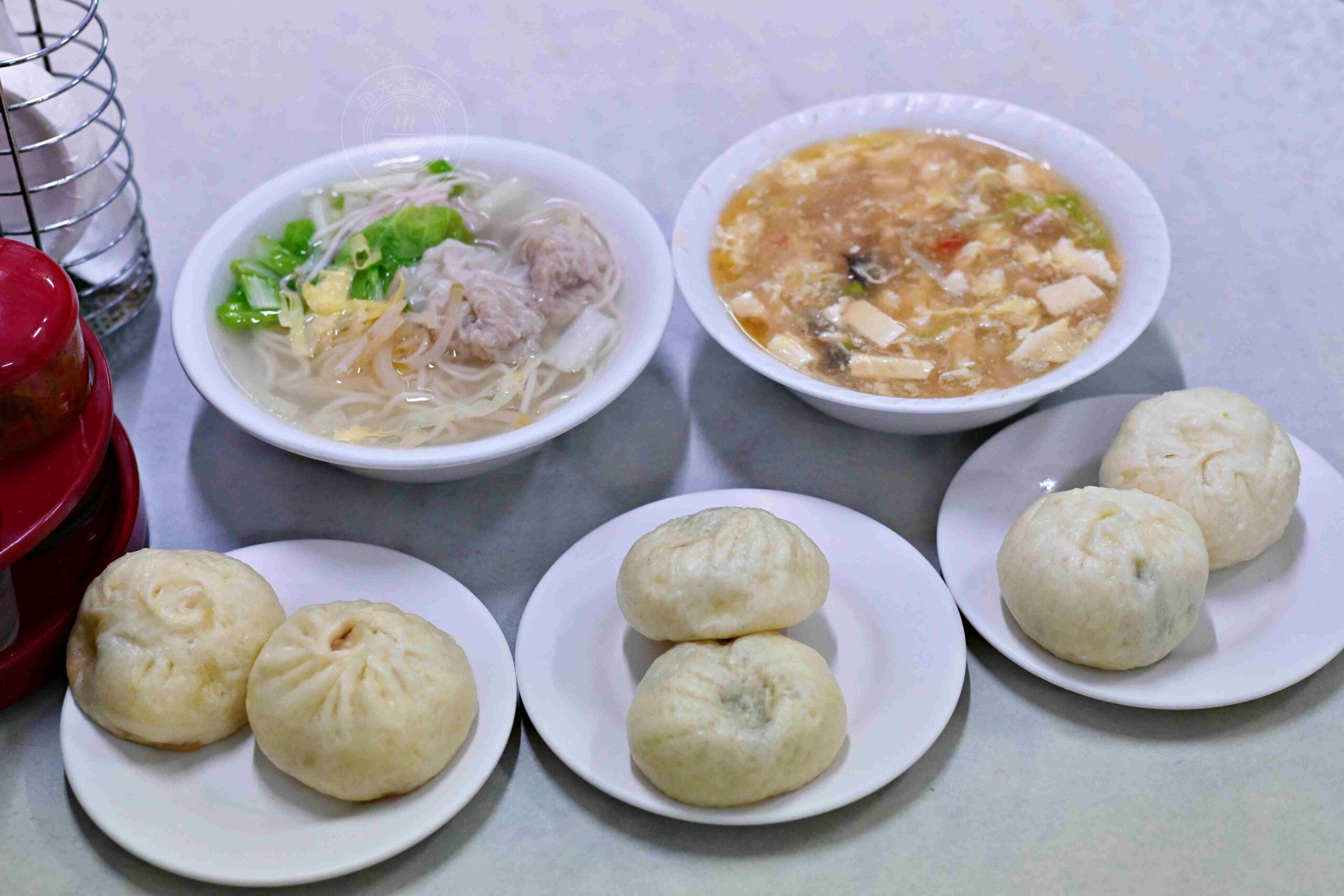 【古亭美食】康樂意小吃店，被麵店耽誤的四十年包子店，肉包、菜包都超強(菜單) @趙先生吃飯