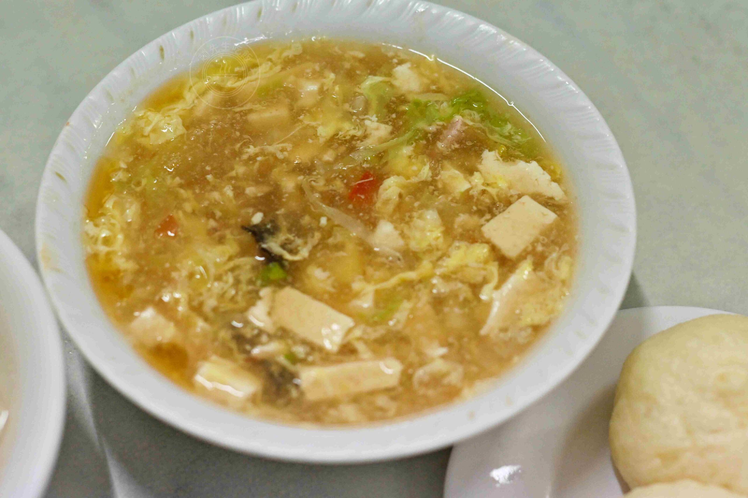 【古亭美食】康樂意小吃店，被麵店耽誤的四十年包子店，肉包、菜包都超強(菜單) @趙先生吃飯