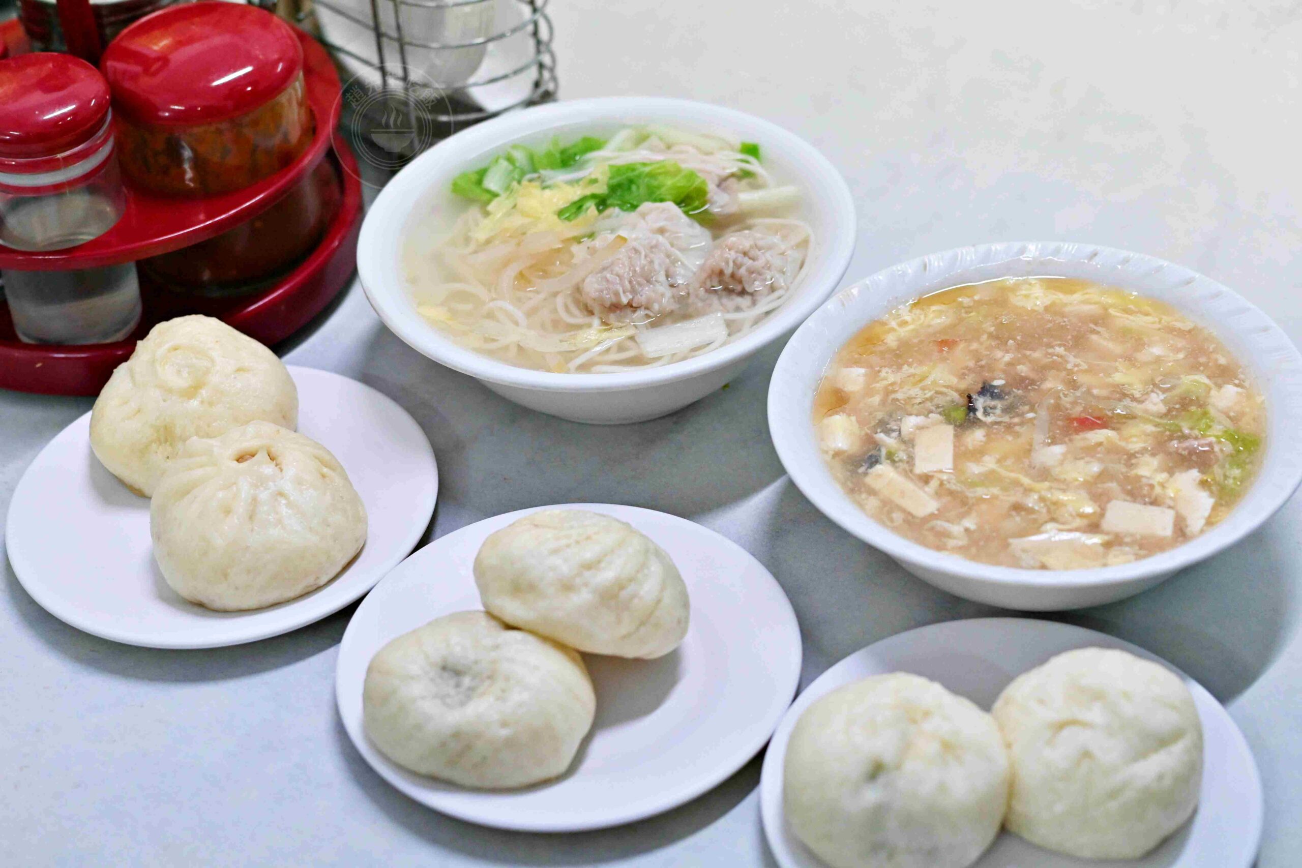 【古亭美食】康樂意小吃店，被麵店耽誤的四十年包子店，肉包、菜包都超強(菜單) @趙先生吃飯