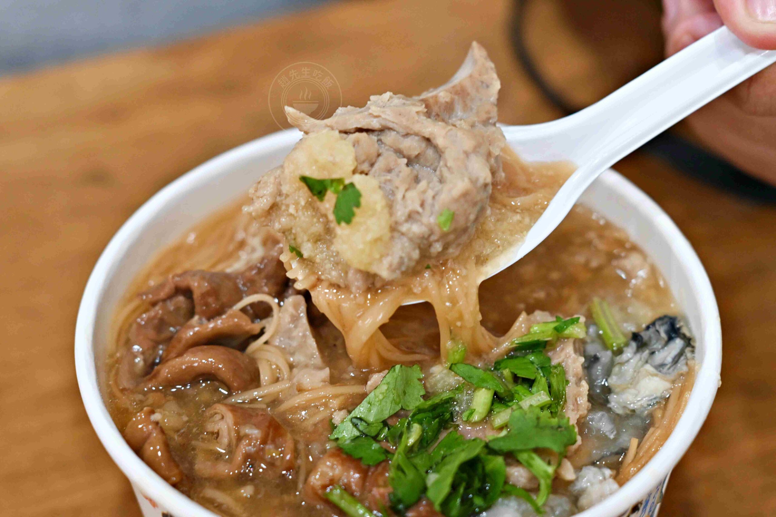 【古亭美食】同心大腸蚵仔麵線，500碗得獎，滿滿配料麵線，臭豆腐超有名推薦(菜單) @趙先生吃飯