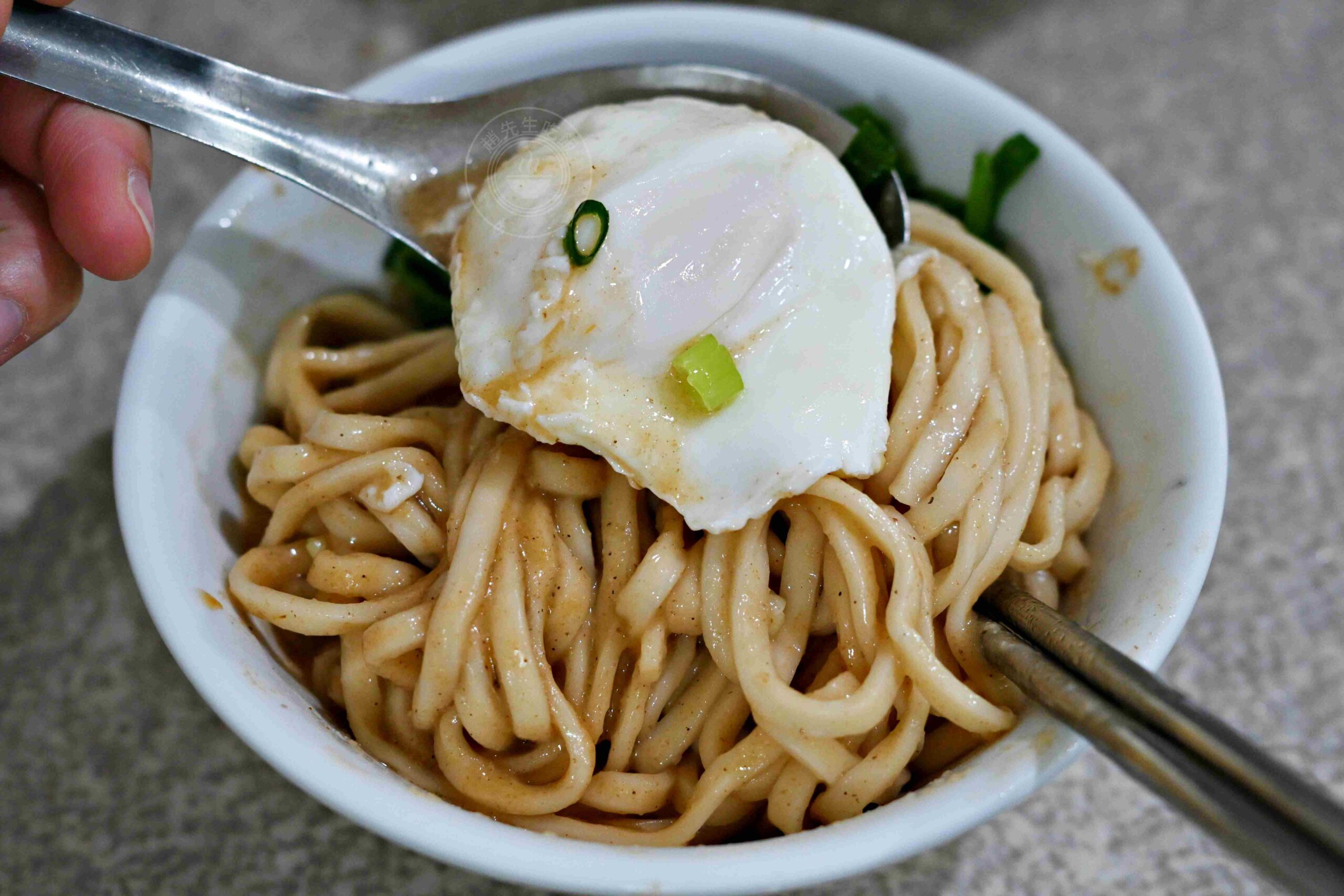 【古亭美食】林記牛肉麵，五百碗認證，巷弄內超強排隊名店，推薦牛肉麵、麻醬麵加蛋包(菜單) @趙先生吃飯