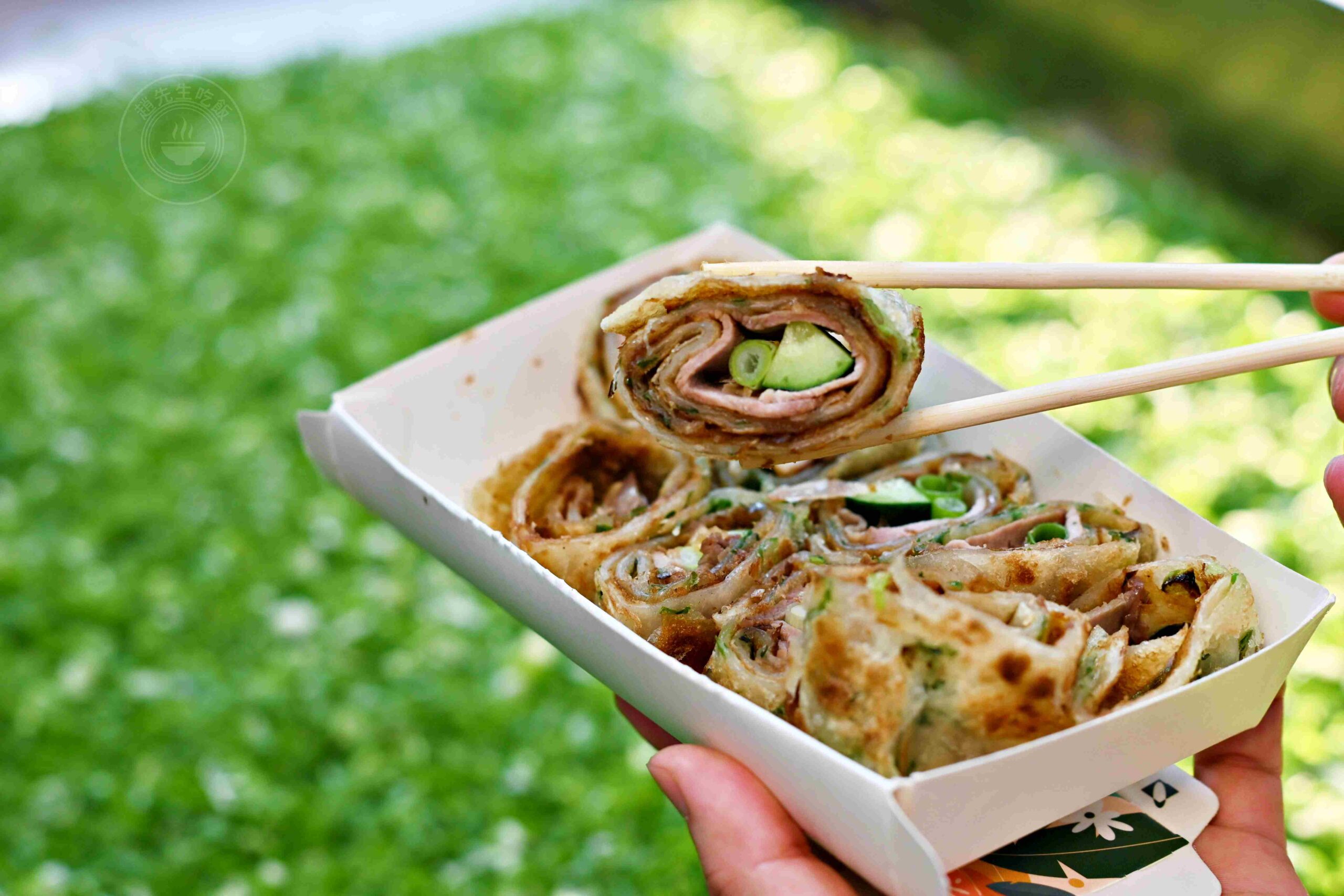 【饒河夜市美食】蔥海手工蔥油餅,麵糰蓋滿青蔥像草皮一樣誇張,推薦牛肉、豬肉捲餅(菜單) @趙先生吃飯 【饒河夜市美食】蔥海手工蔥油餅,麵糰蓋滿青蔥像草皮一樣誇張,推薦牛肉、豬肉捲餅(菜單) @趙先生吃飯