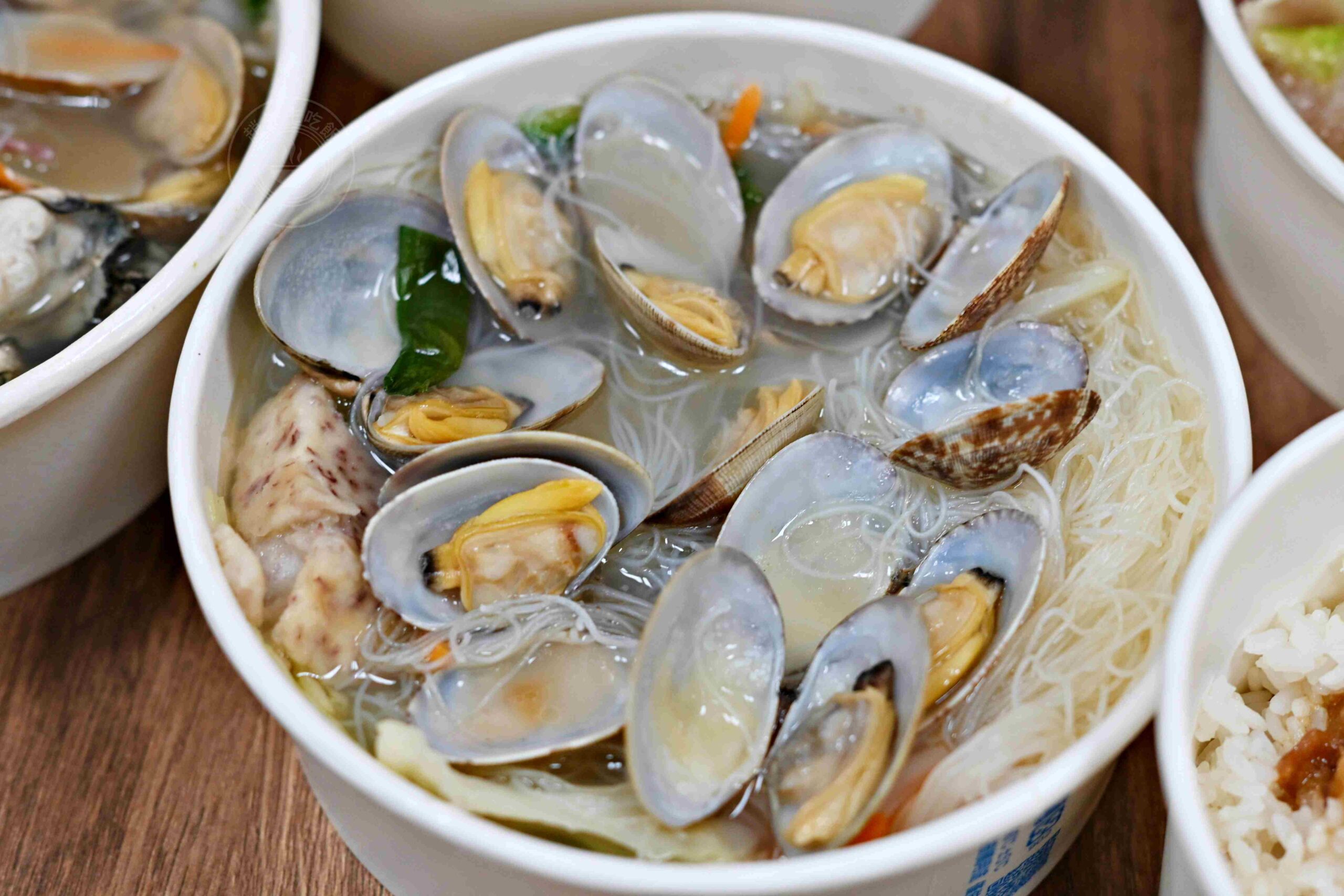 【萬里美食】漁聞樂小卷米粉，99元有8隻小卷米粉湯、滷肉飯超強吃到飽(菜單) @趙先生吃飯