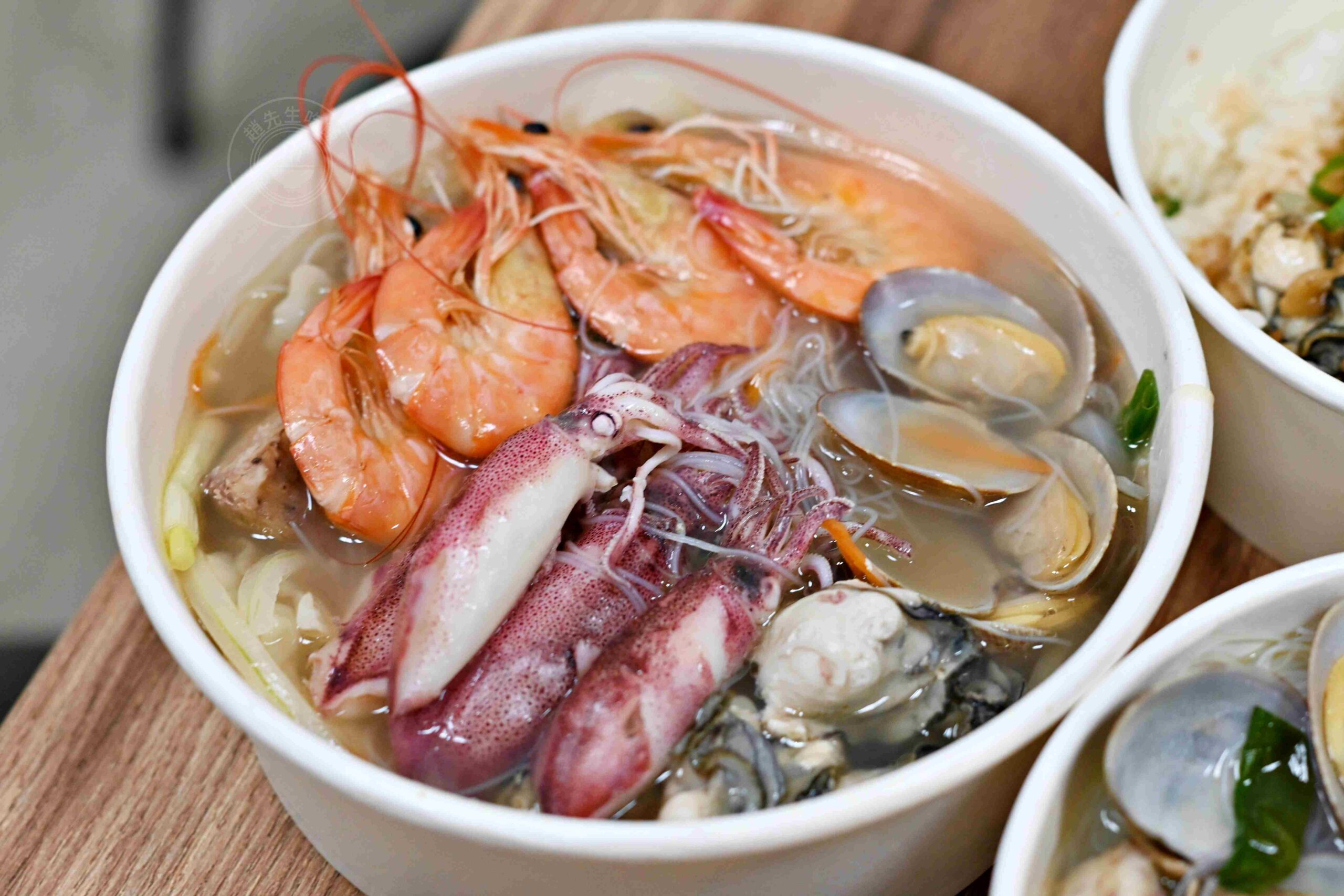 【萬里美食】漁聞樂小卷米粉，99元有8隻小卷米粉湯、滷肉飯超強吃到飽(菜單) @趙先生吃飯