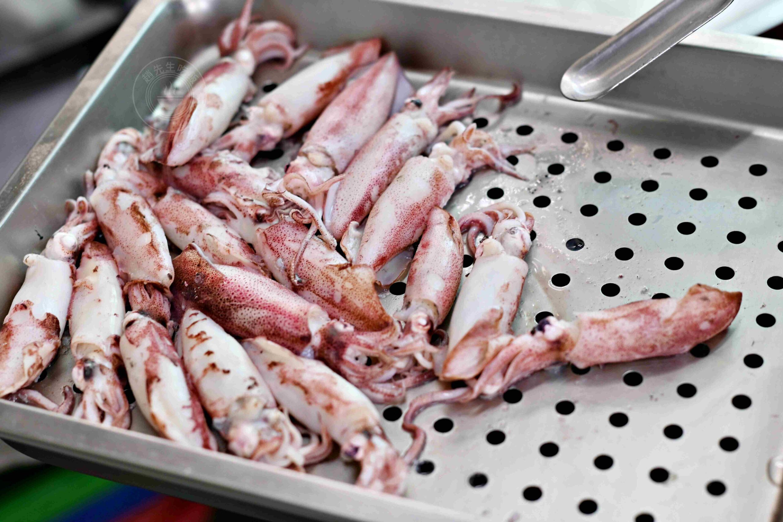 【萬里美食】漁聞樂小卷米粉，99元有8隻小卷米粉湯、滷肉飯超強吃到飽(菜單) @趙先生吃飯