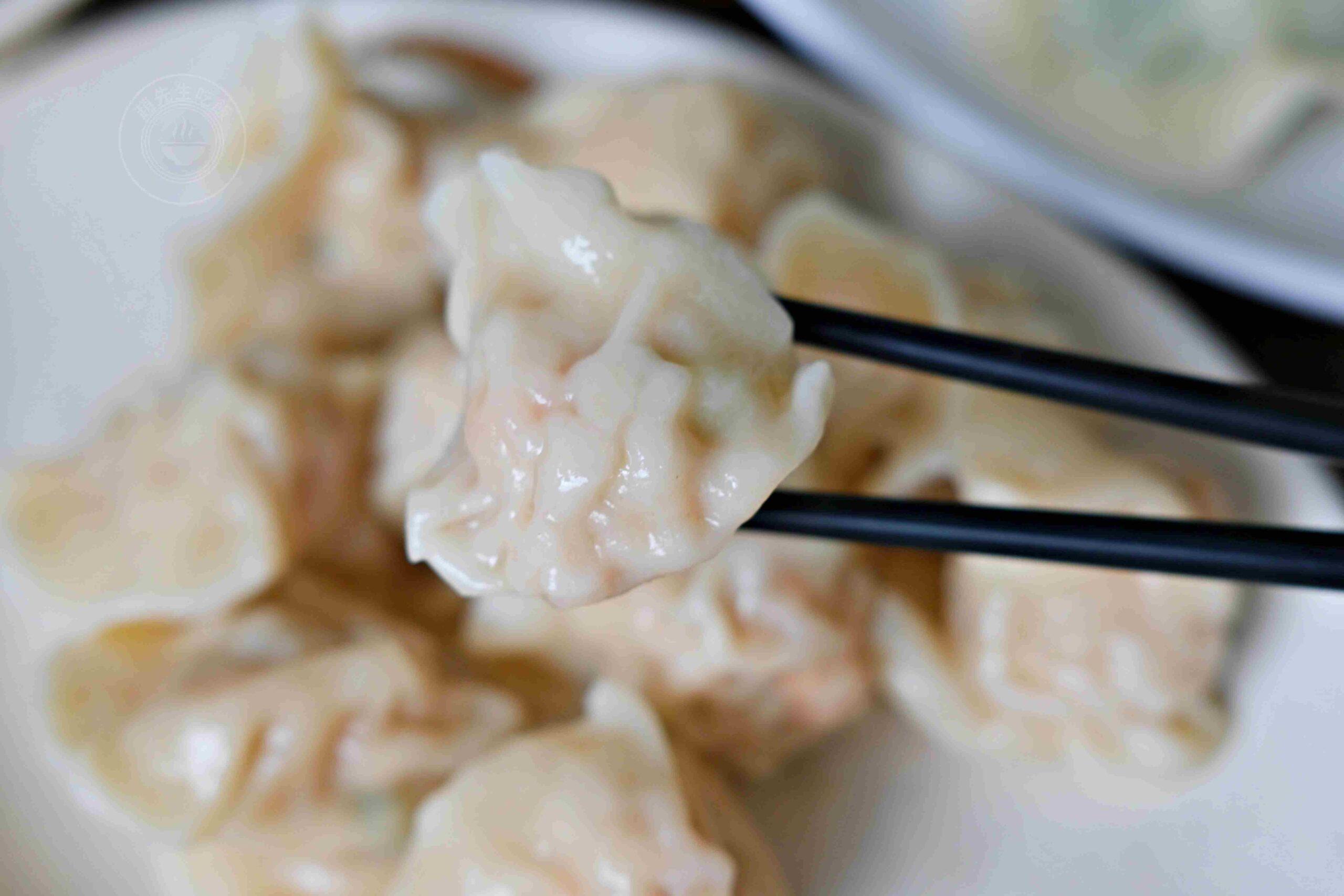 【板橋美食】豪季水餃專賣店，整隻大蝦子超滿足，韭菜豬肉、酸辣湯也推薦(菜單) @趙先生吃飯