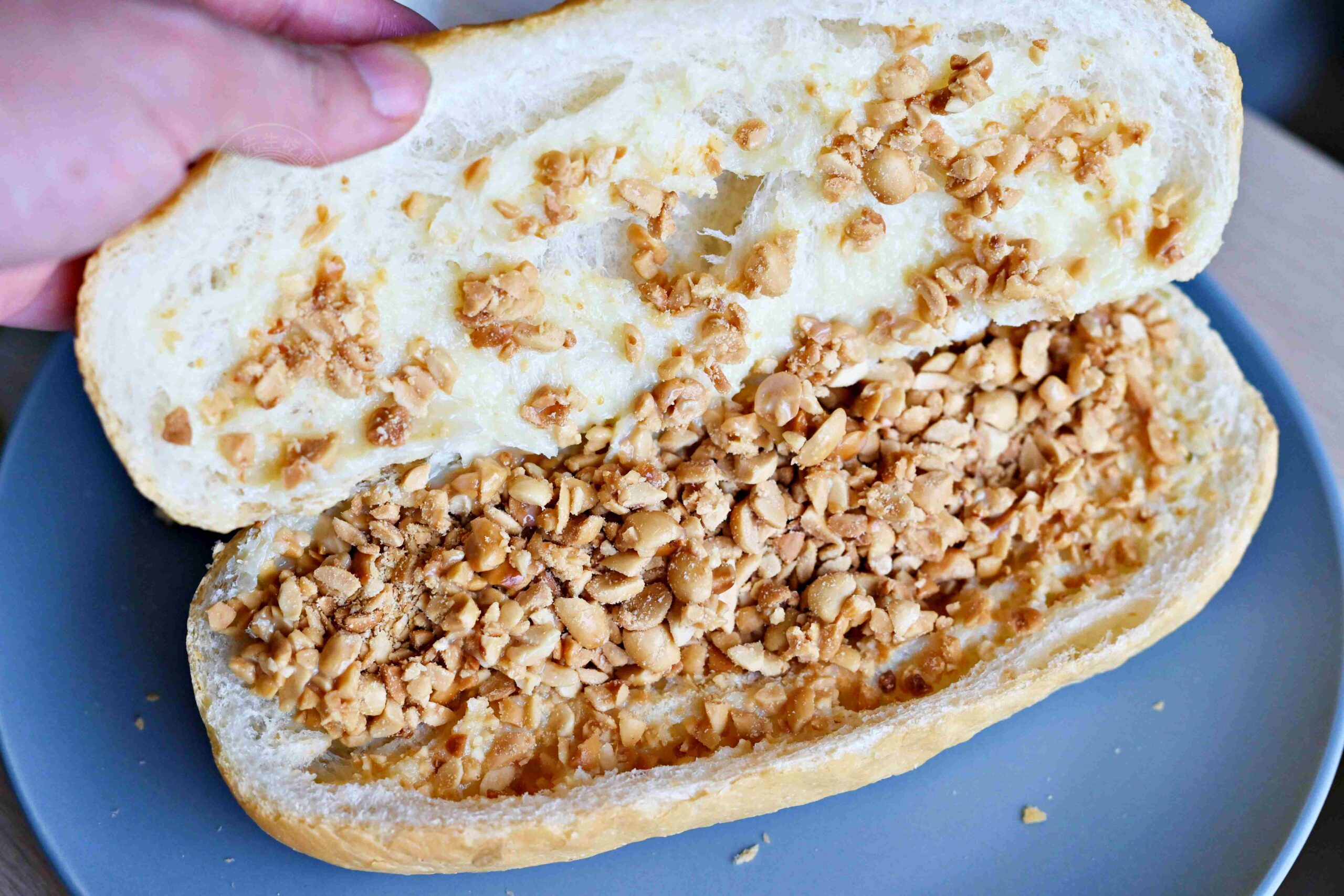 【三重美食】育婷越南法國麵包，在地人超愛的現烤超酥脆麵包，牛肉、花生都推薦(菜單) @趙先生吃飯