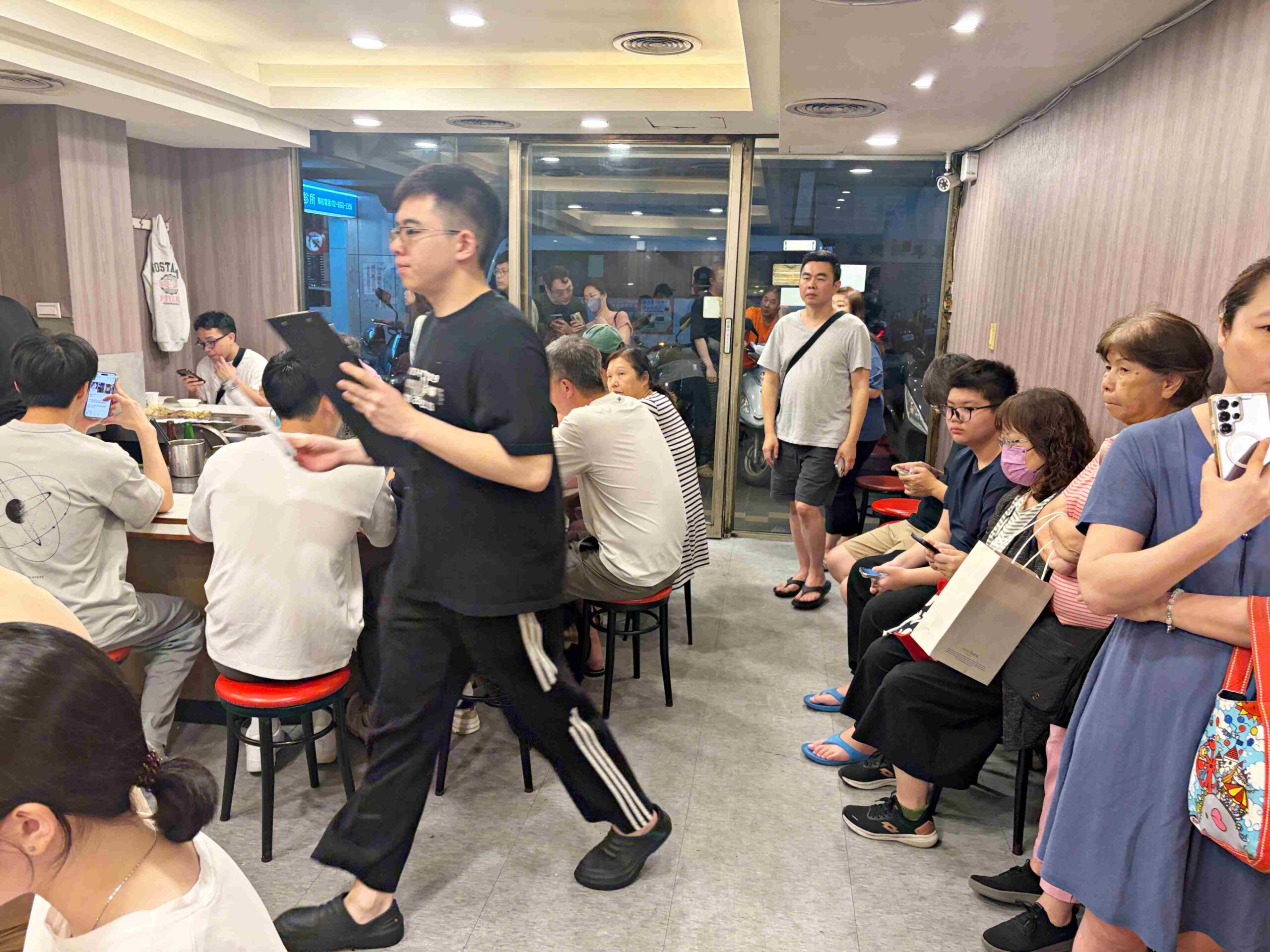 【南港美食】老眷村煎餅，蘿蔔絲、高麗菜、韭菜、紅豆都超大塊，甜鹹都超推薦(推薦) @趙先生吃飯