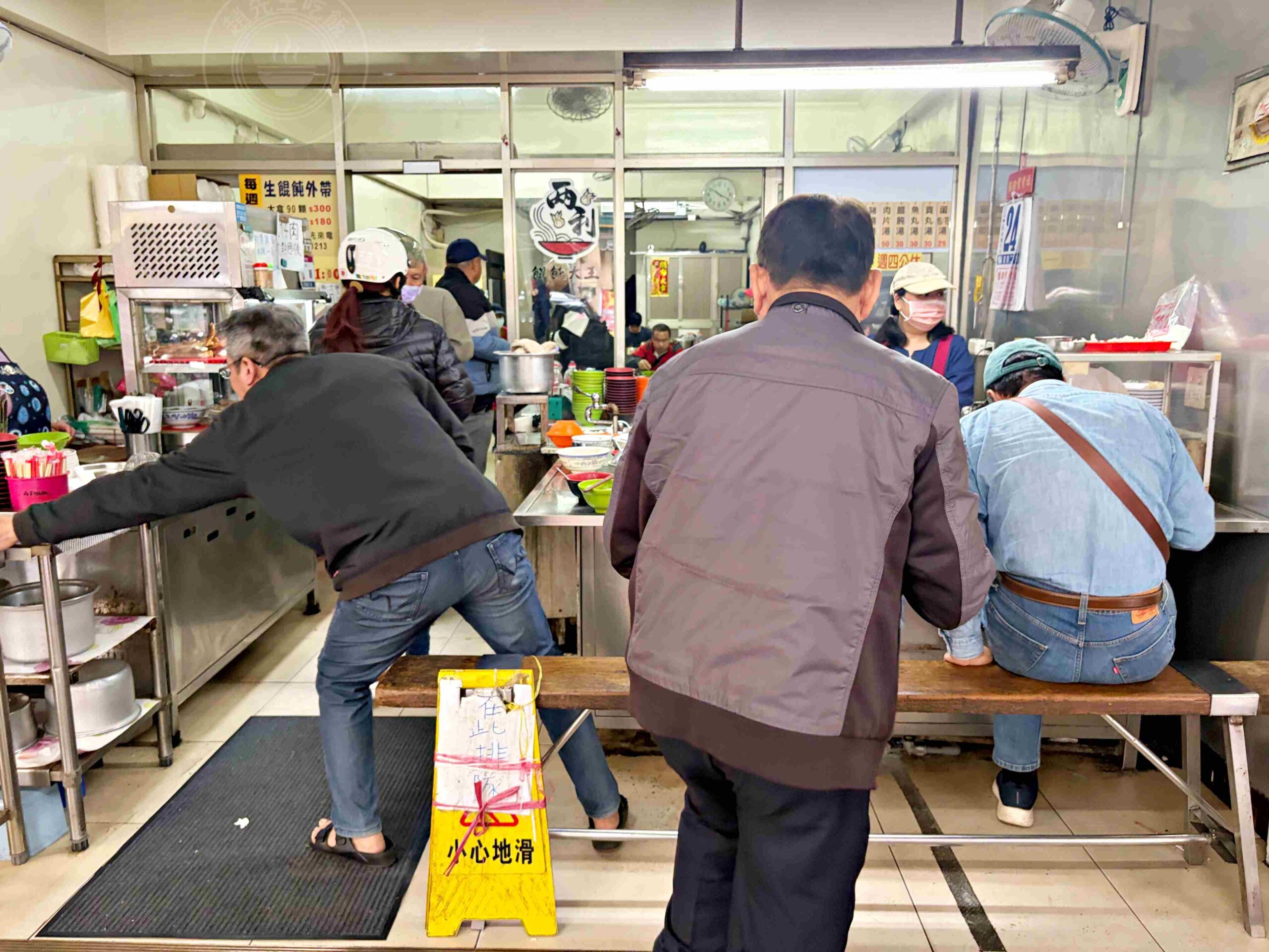 【三重美食】三兄弟麵攤，老顧客超多，乾麵小菜超無敵推薦(菜單) @趙先生吃飯