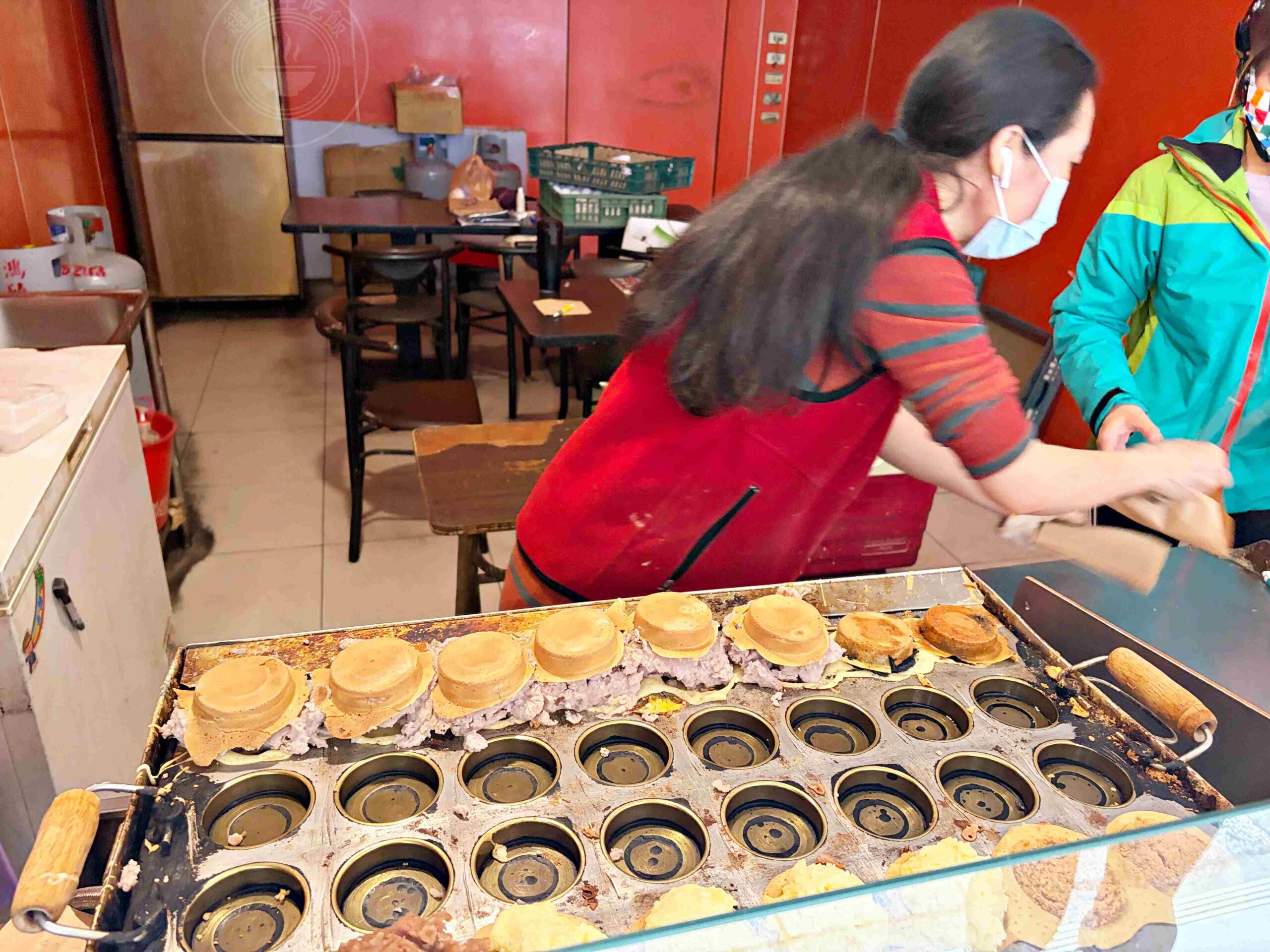 【板橋美食】太極鰲車輪餅，巨無霸爆餡紅豆餅推薦，竟然只要15元無敵好吃(菜單) @趙先生吃飯