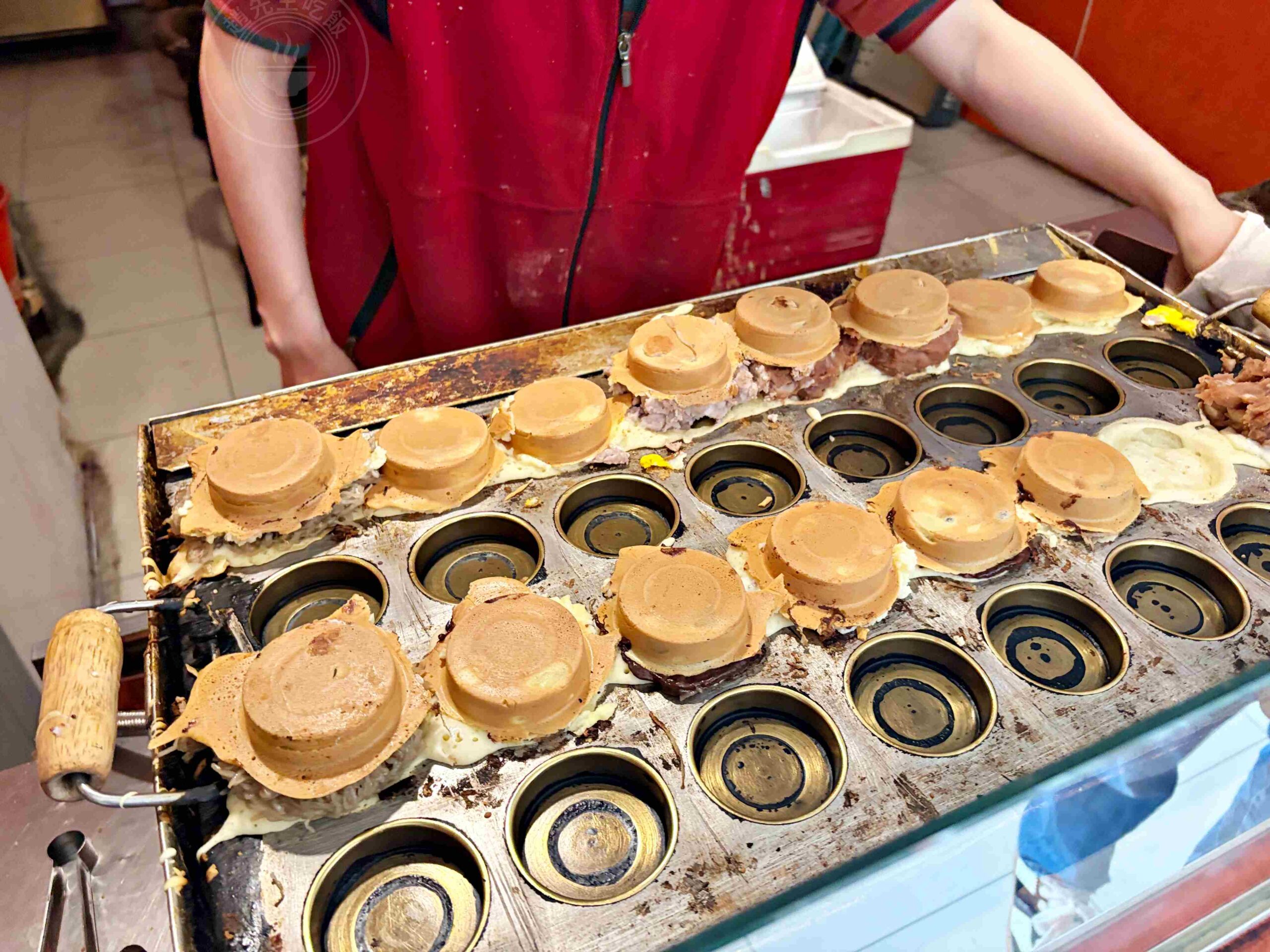 【板橋美食】太極鰲車輪餅，巨無霸爆餡紅豆餅推薦，竟然只要15元無敵好吃(菜單) @趙先生吃飯