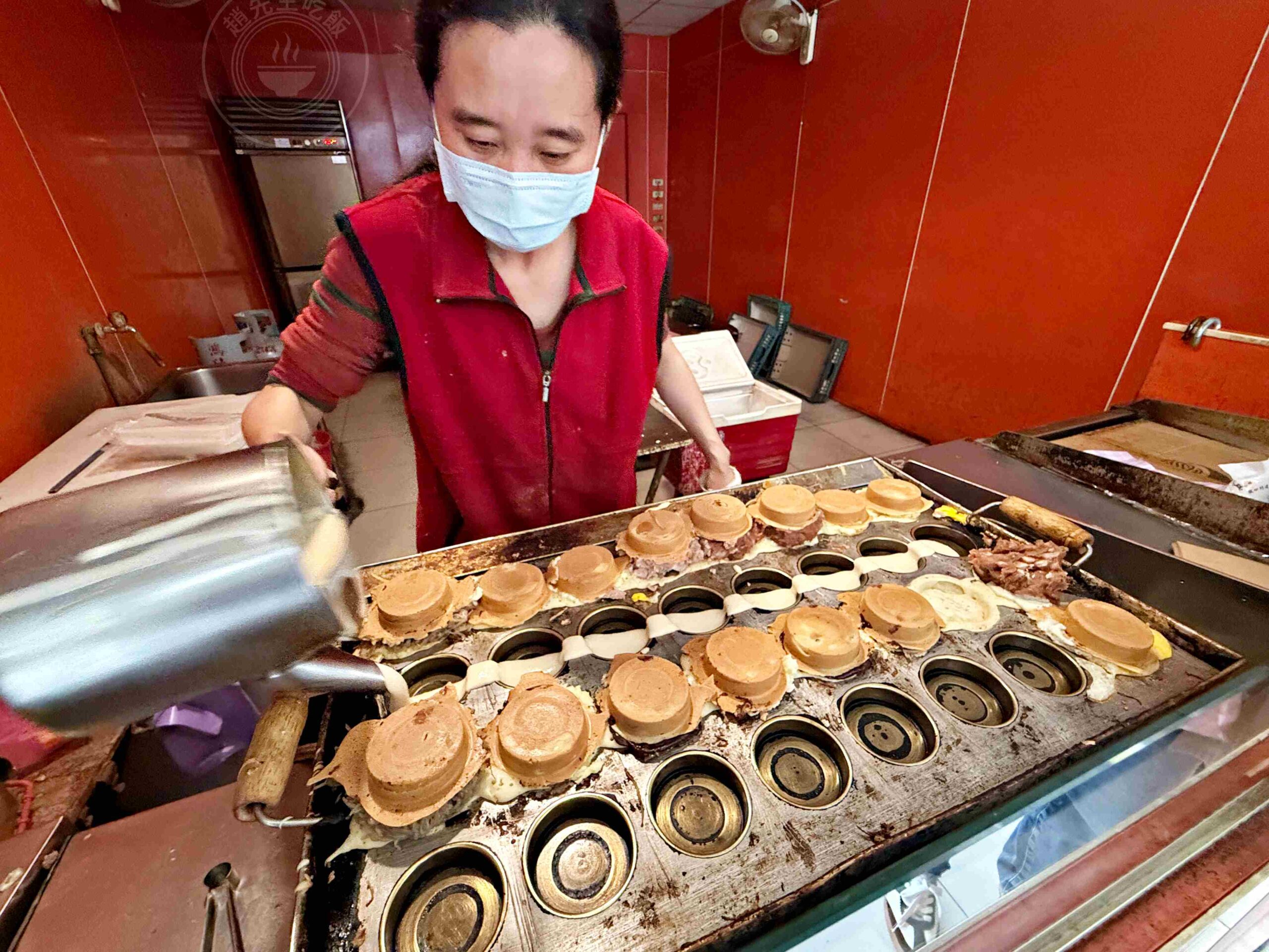 【板橋美食】太極鰲車輪餅，巨無霸爆餡紅豆餅推薦，竟然只要15元無敵好吃(菜單) @趙先生吃飯