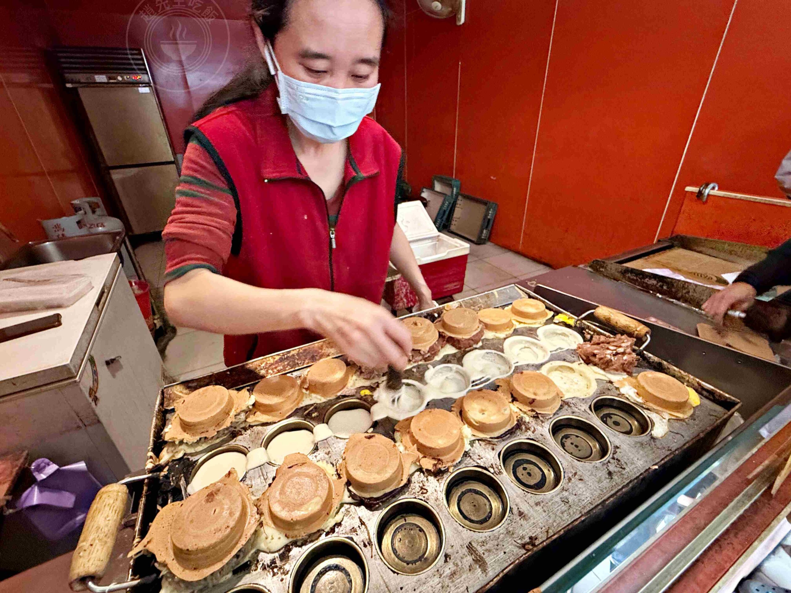 【板橋美食】太極鰲車輪餅，巨無霸爆餡紅豆餅推薦，竟然只要15元無敵好吃(菜單) @趙先生吃飯