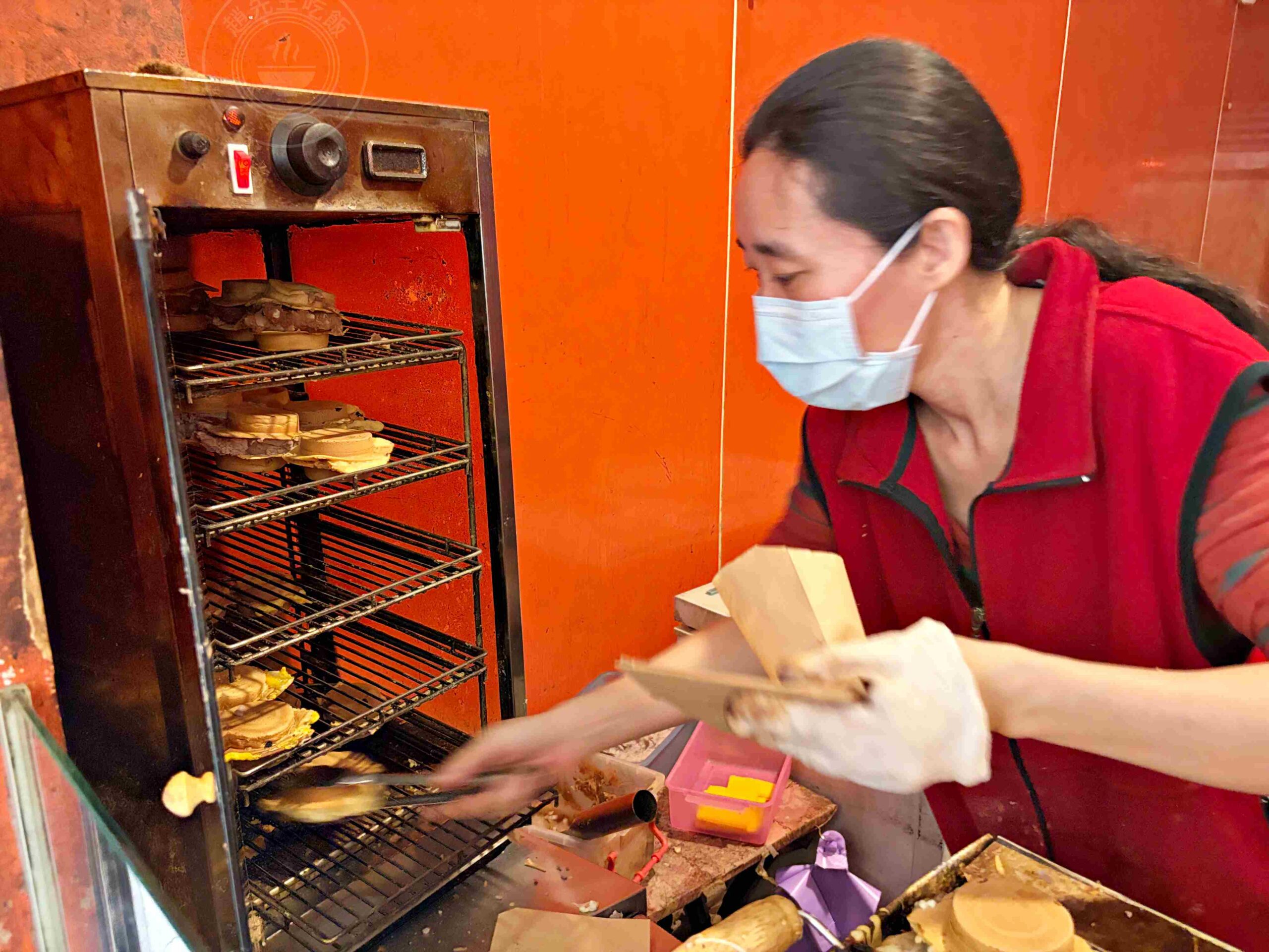 【板橋美食】太極鰲車輪餅，巨無霸爆餡紅豆餅推薦，竟然只要15元無敵好吃(菜單) @趙先生吃飯